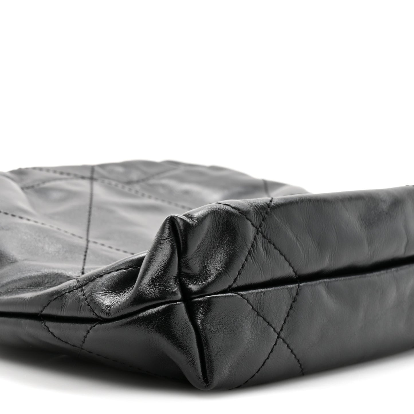 Shiny Calfskin Quilted Pearl CC Chain Mini Chanel 22 Black