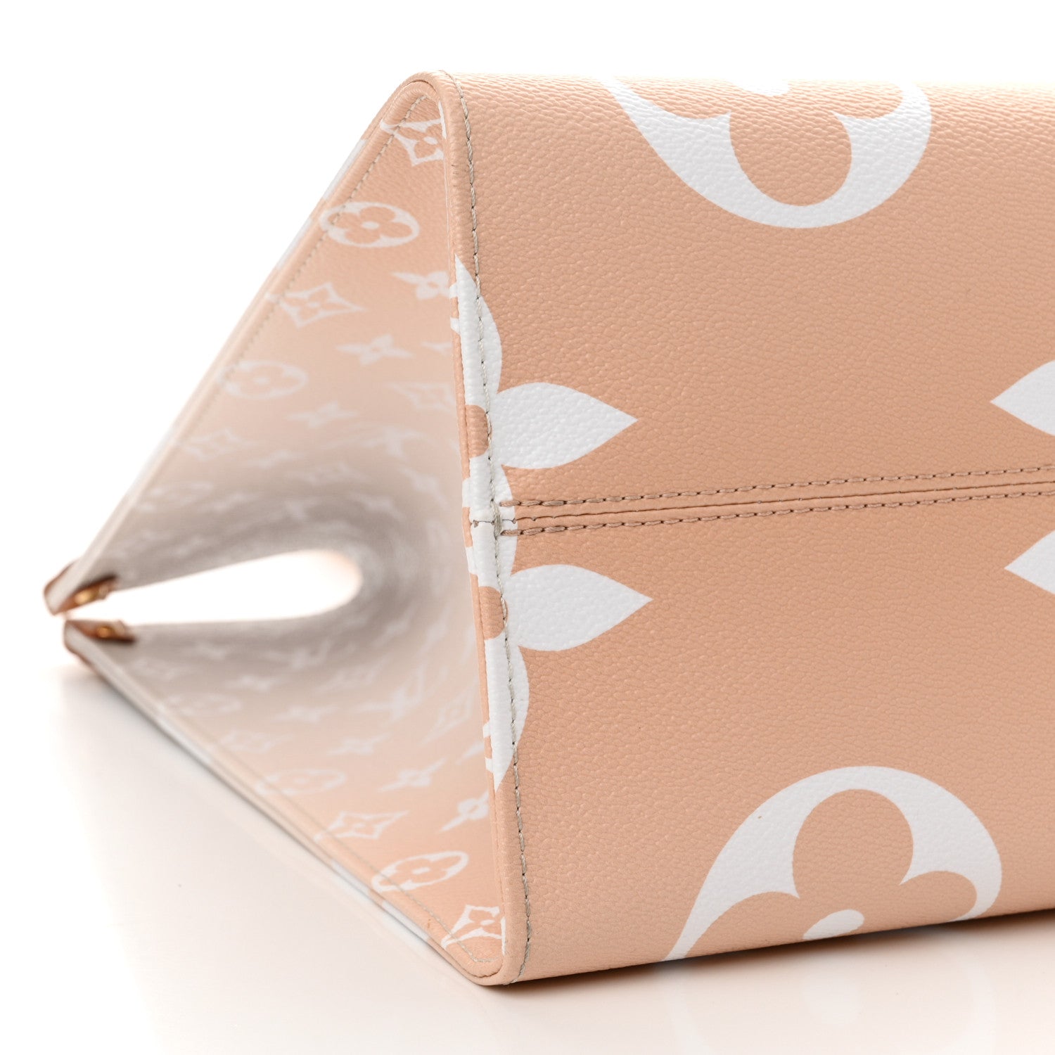 Louis Vuitton Monogram Giant By The Pool OnTheGo GM Brume 8 of 16