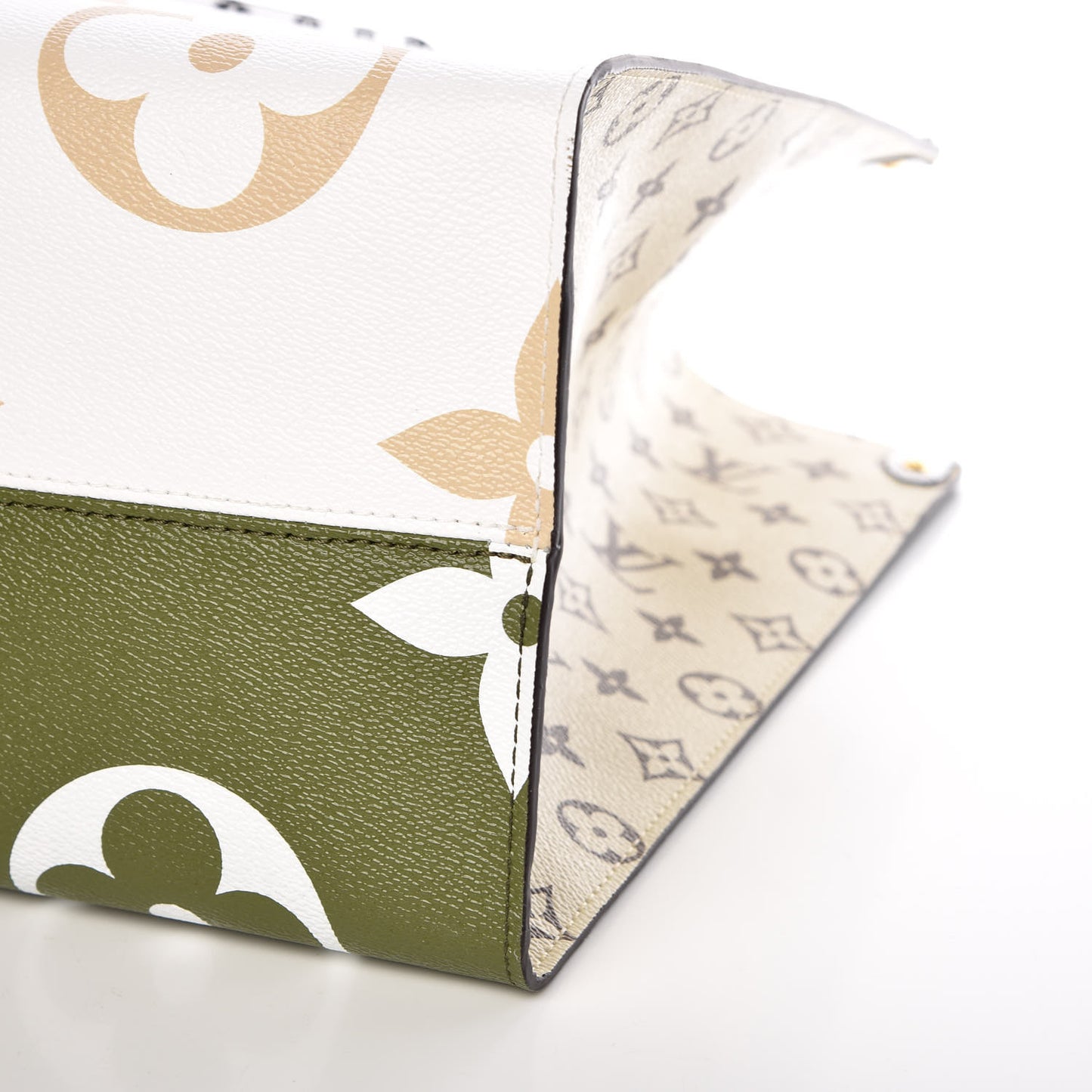 Monogram Giant Onthego GM Kaki Beige