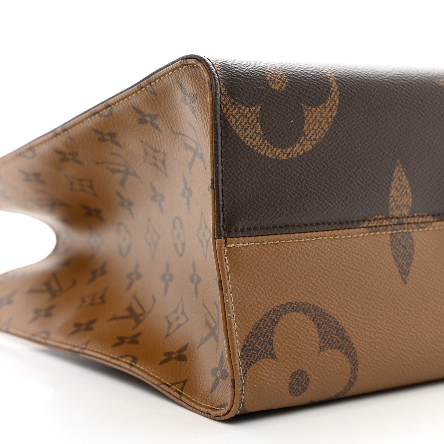 Reverse Monogram Giant Onthego MM