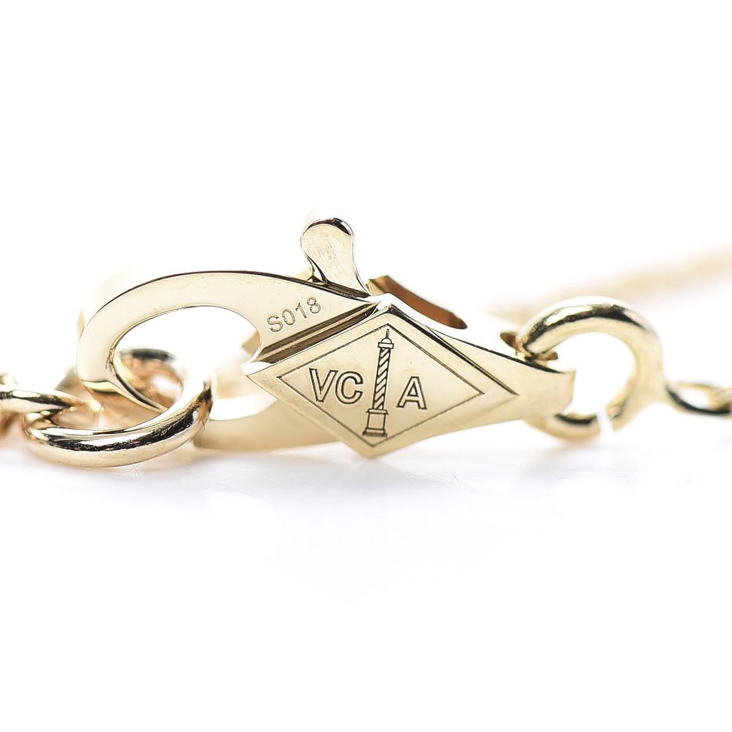 18K Yellow Gold Mother of Pearl Sweet Alhambra Pendant Necklace