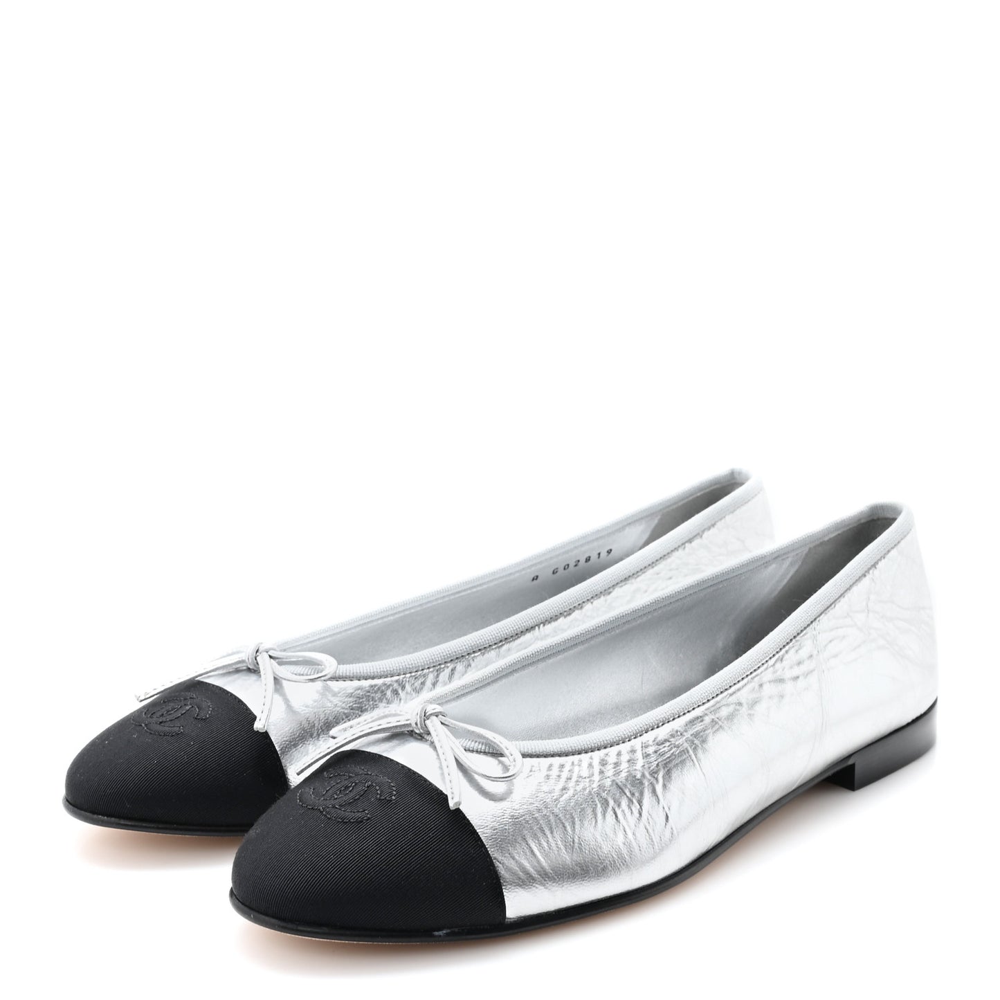 Laminated Crumpled Lambskin Grosgrain Cap Toe CC Ballerina Flats 41 Silver Black