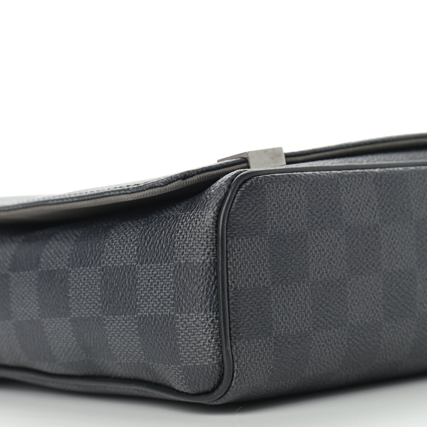 Damier Graphite Logo District PM Grey