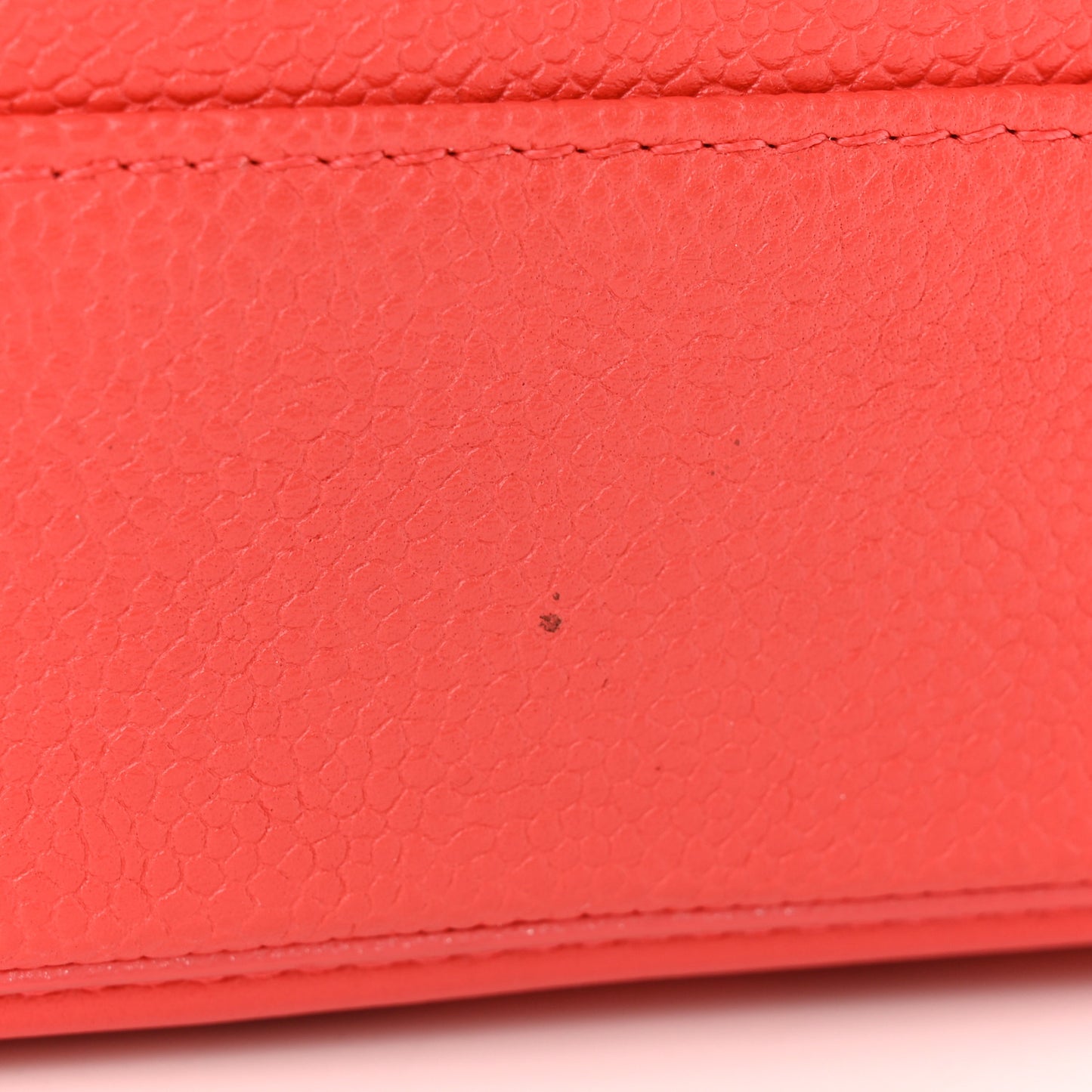 Caviar Quilted Medium CC Filigree Vanity Case Red