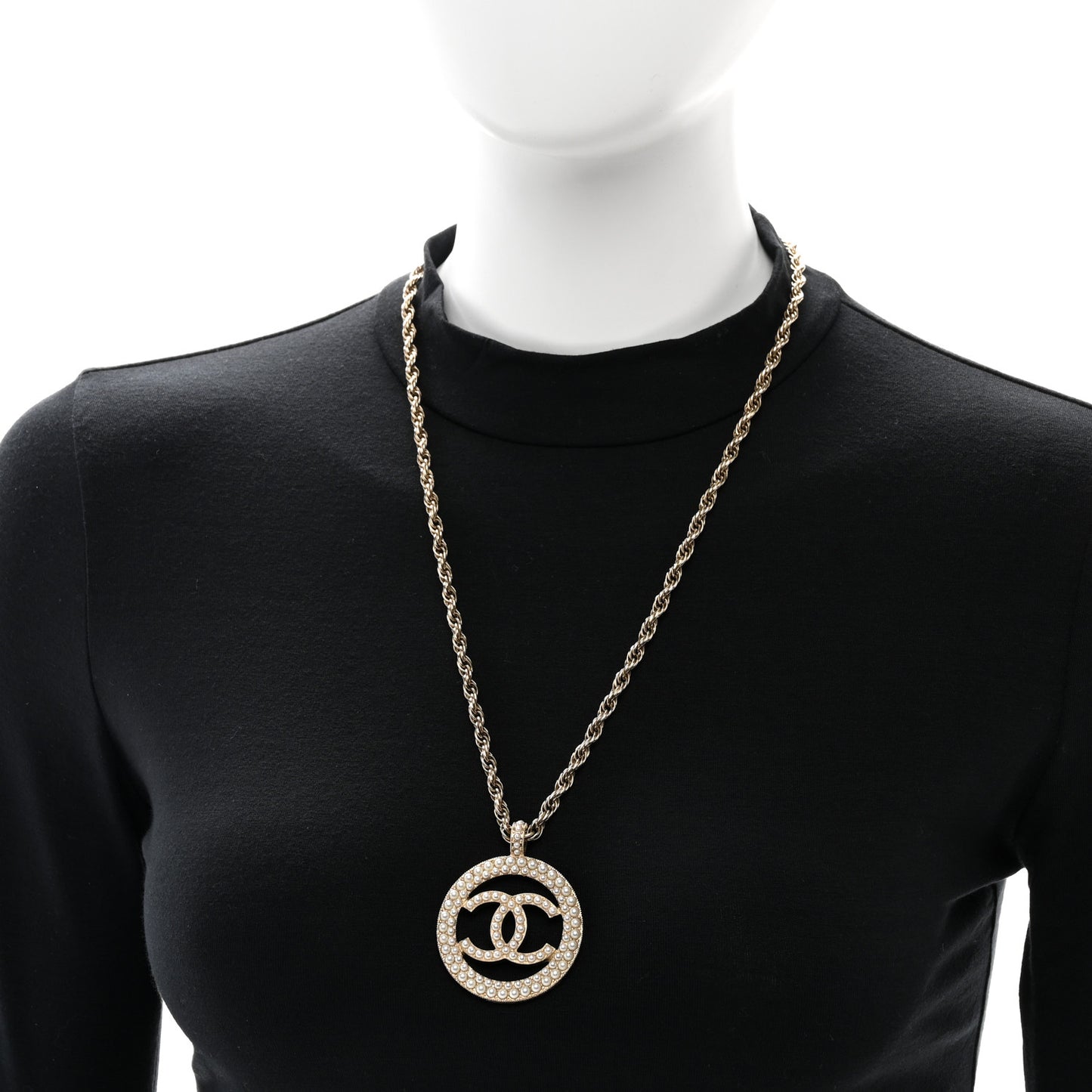 Pearl CC Round Pendant Necklace Gold