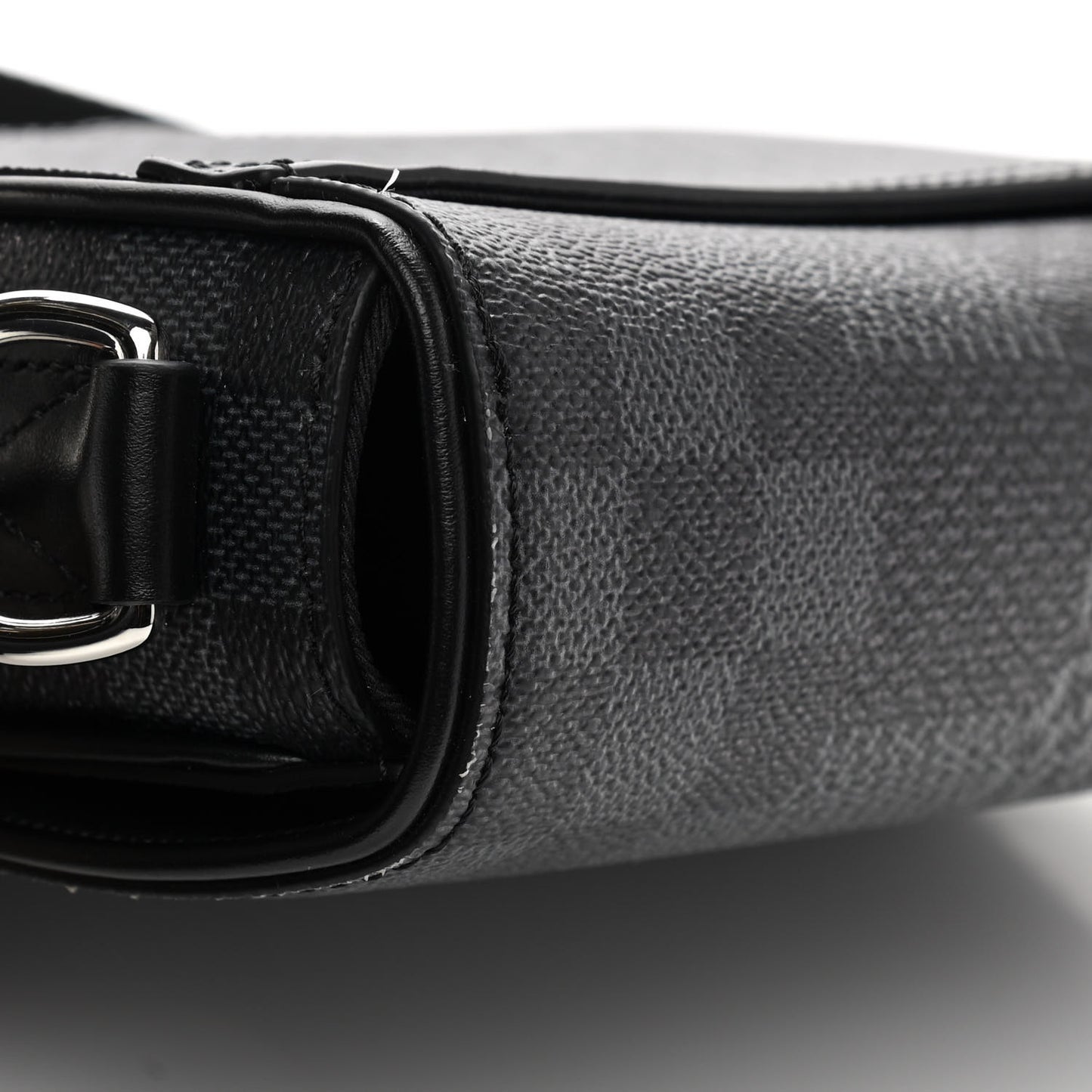 Damier Graphite 3D Studio Messenger