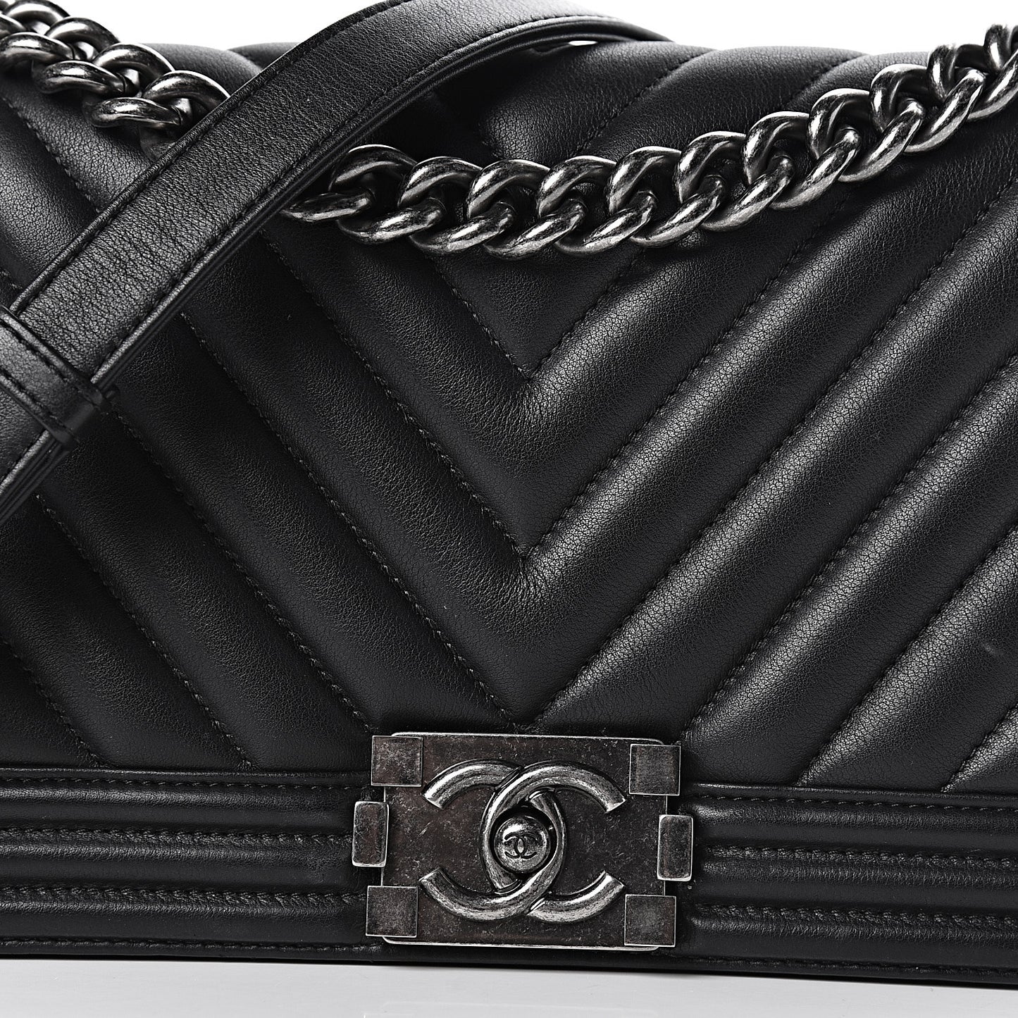 Lambskin Chevron Medium Boy Flap Black