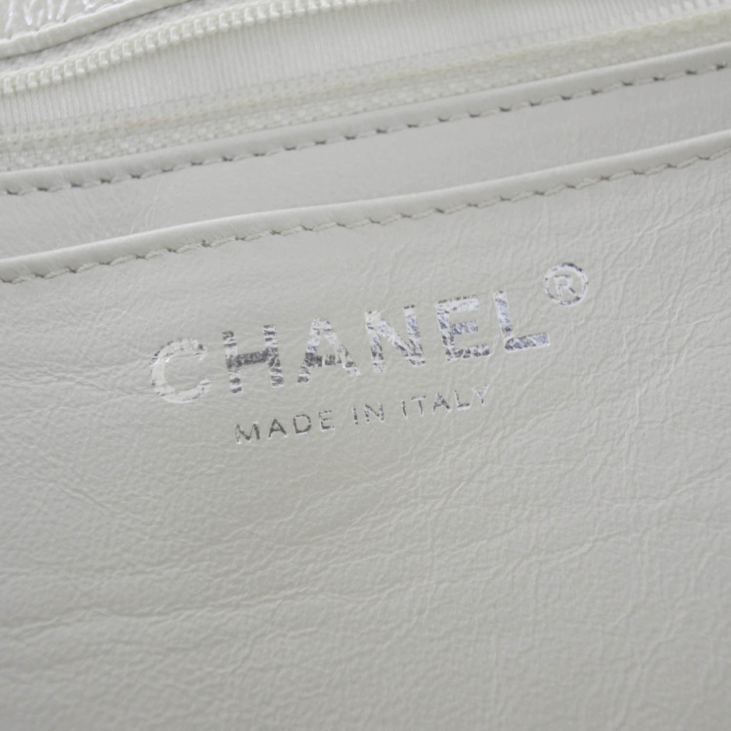 Crackled Patent Jumbo Flap