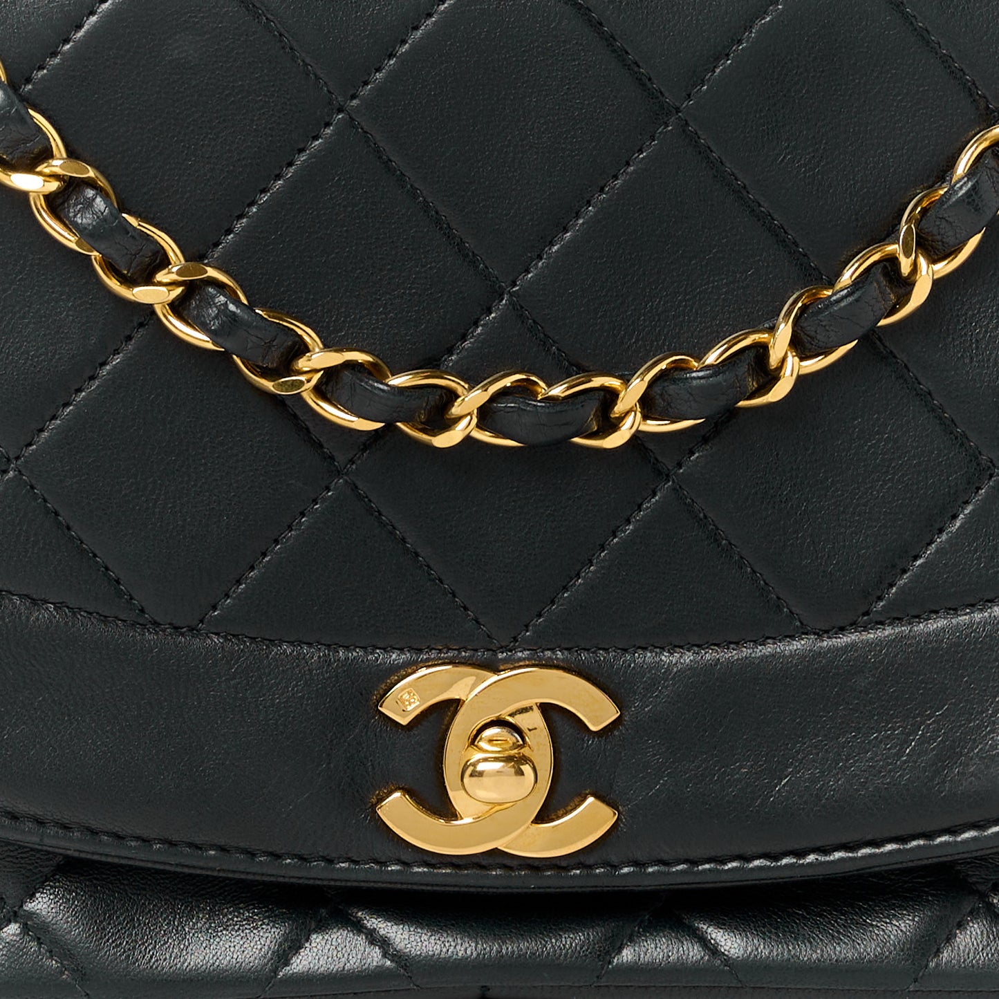 Lambskin Medium Single Flap Black