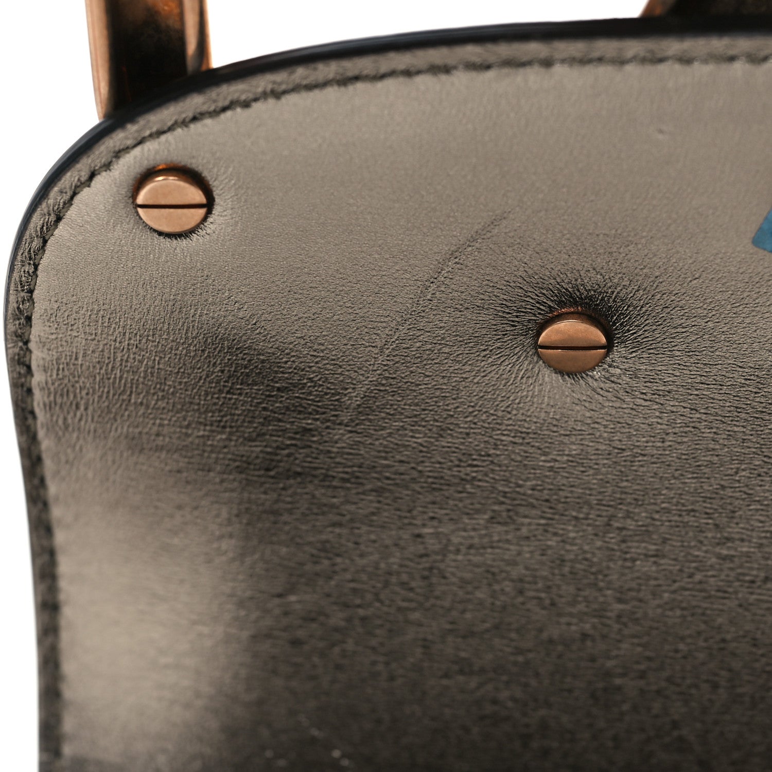 Valentino Garavani Metallic Nappa Small Supervee Crossbody Bag Silber 9 of 15