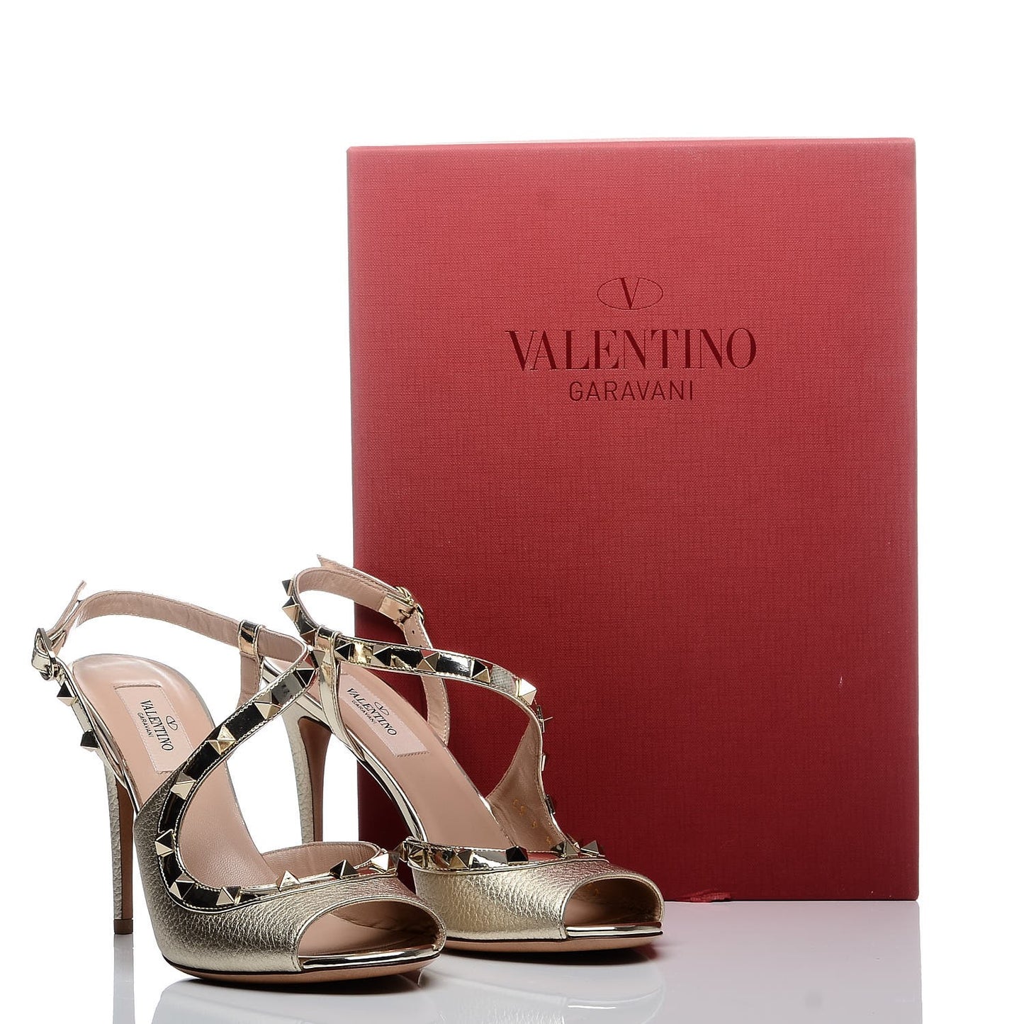 Metallic Pebbled Calfskin Rockstud Asymmetric 100mm Sandals 37 Platino