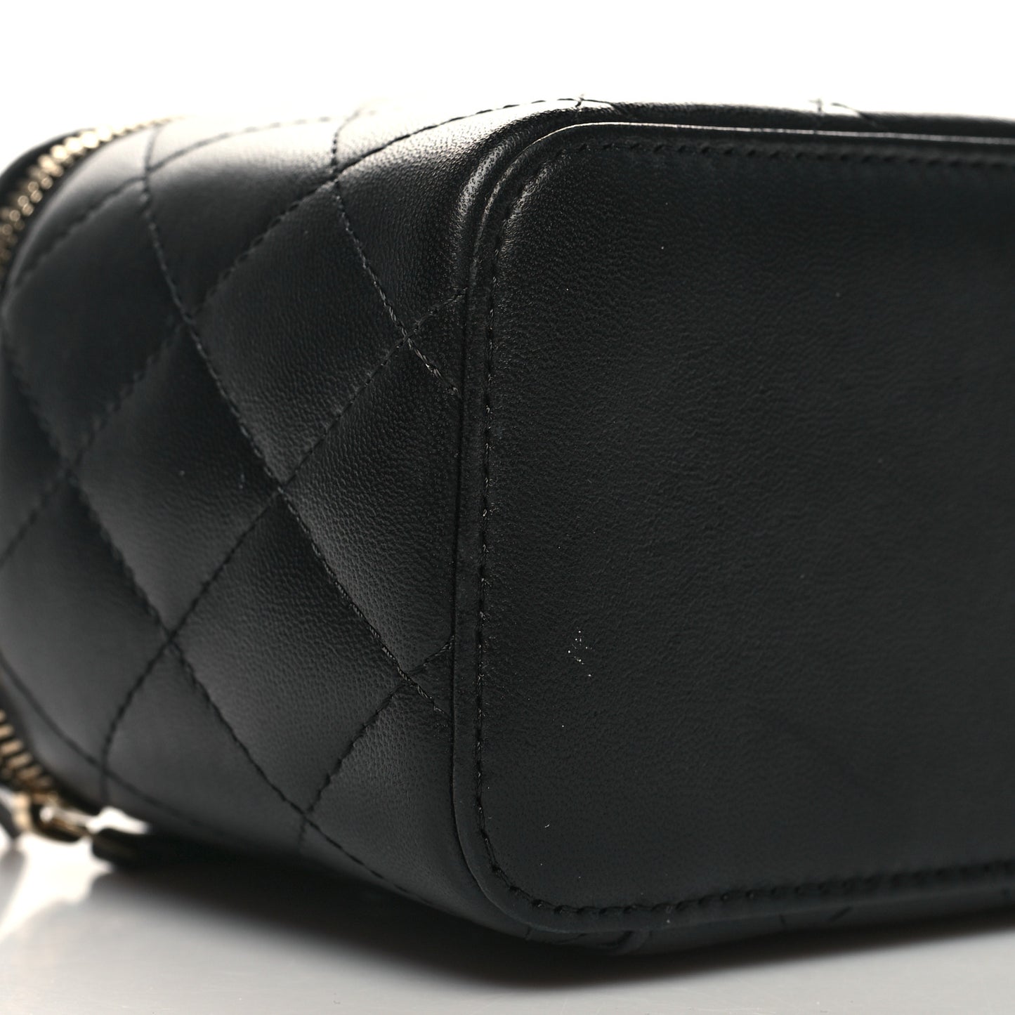 Lambskin Quilted Small Top Handle Vanity Case With Chain Black