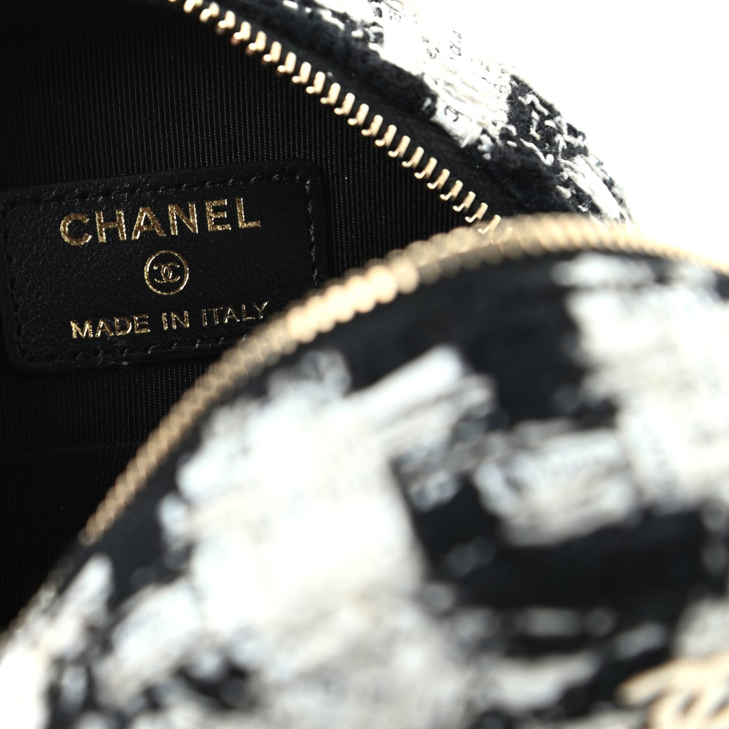 Tweed Quilted Round Clutch With Chain Black Ecru White
