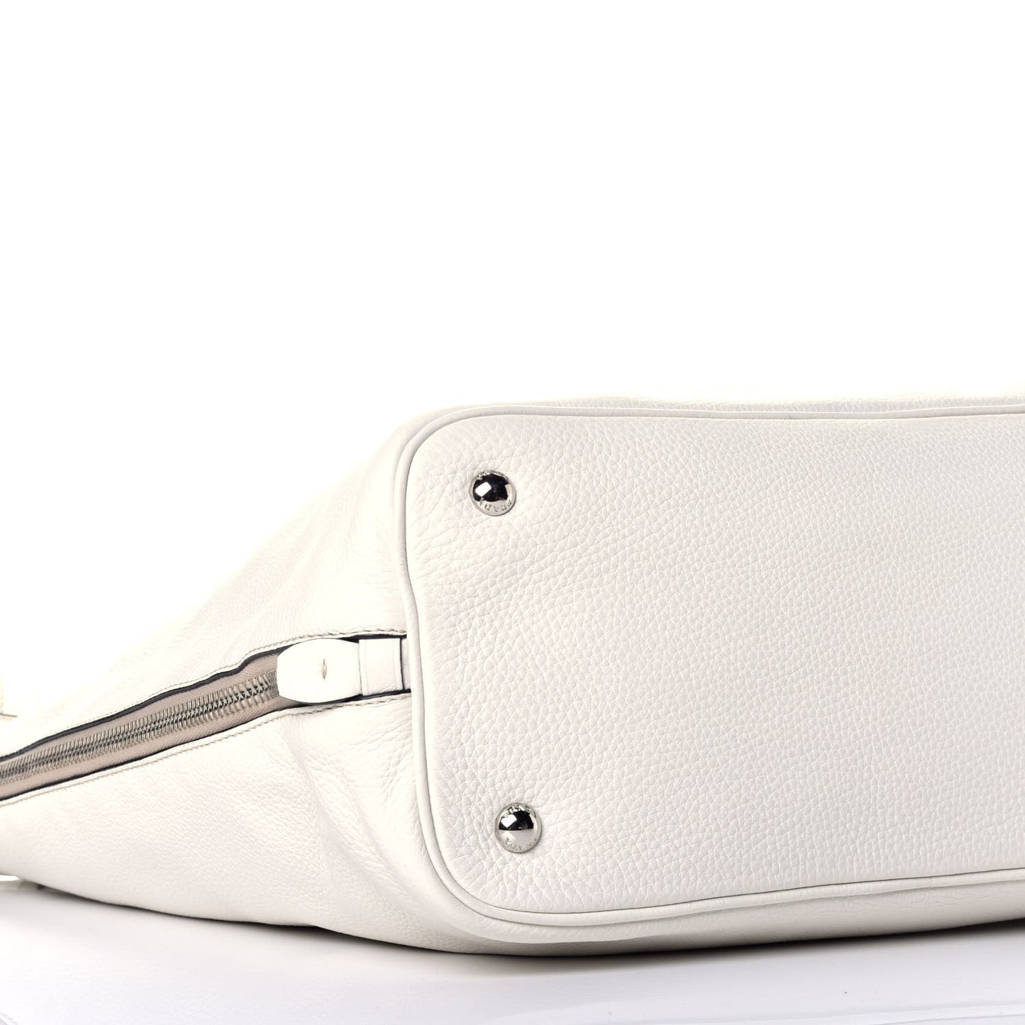 Vitello Daino Side Zip Tote Talco