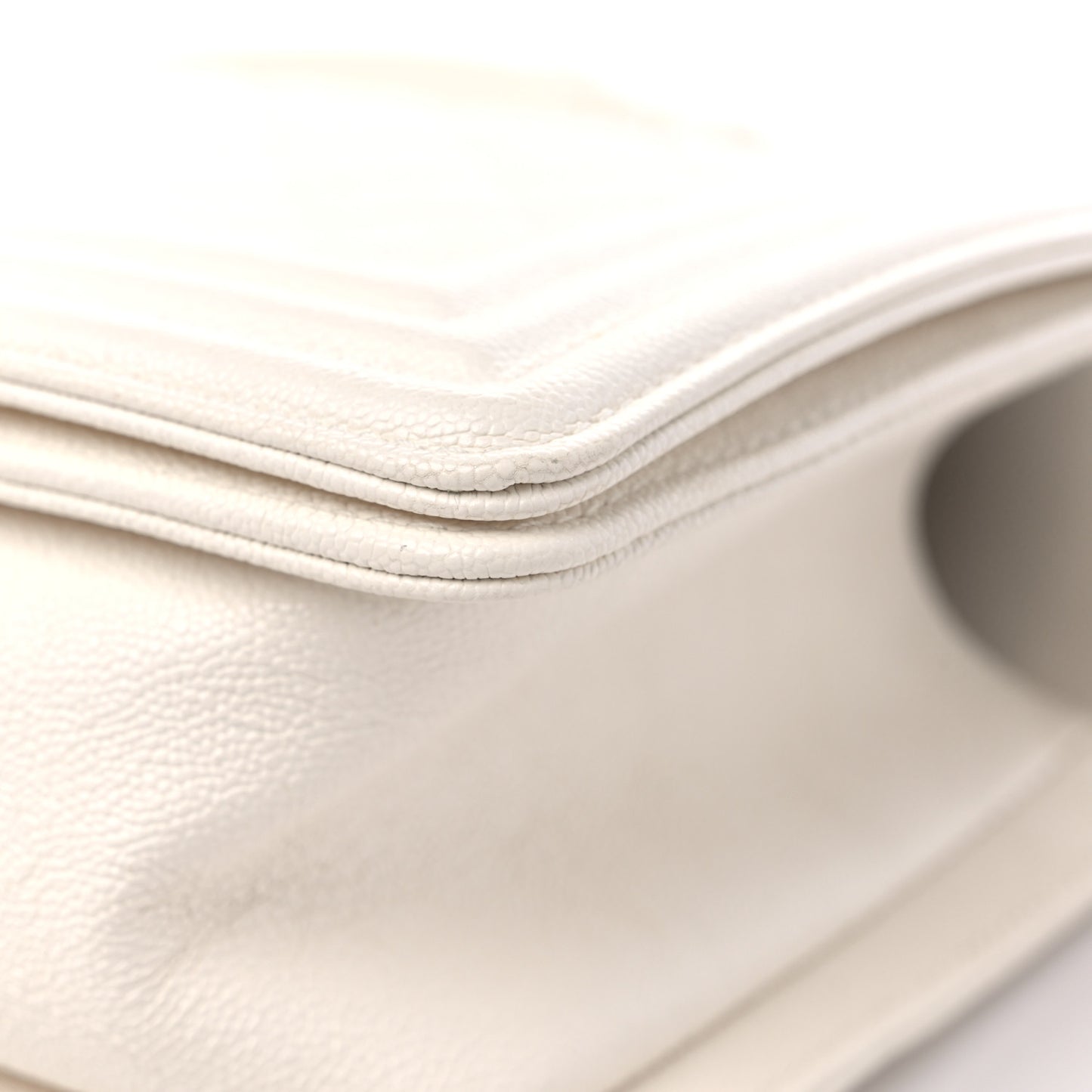 Caviar Quilted Medium Boy Flap White