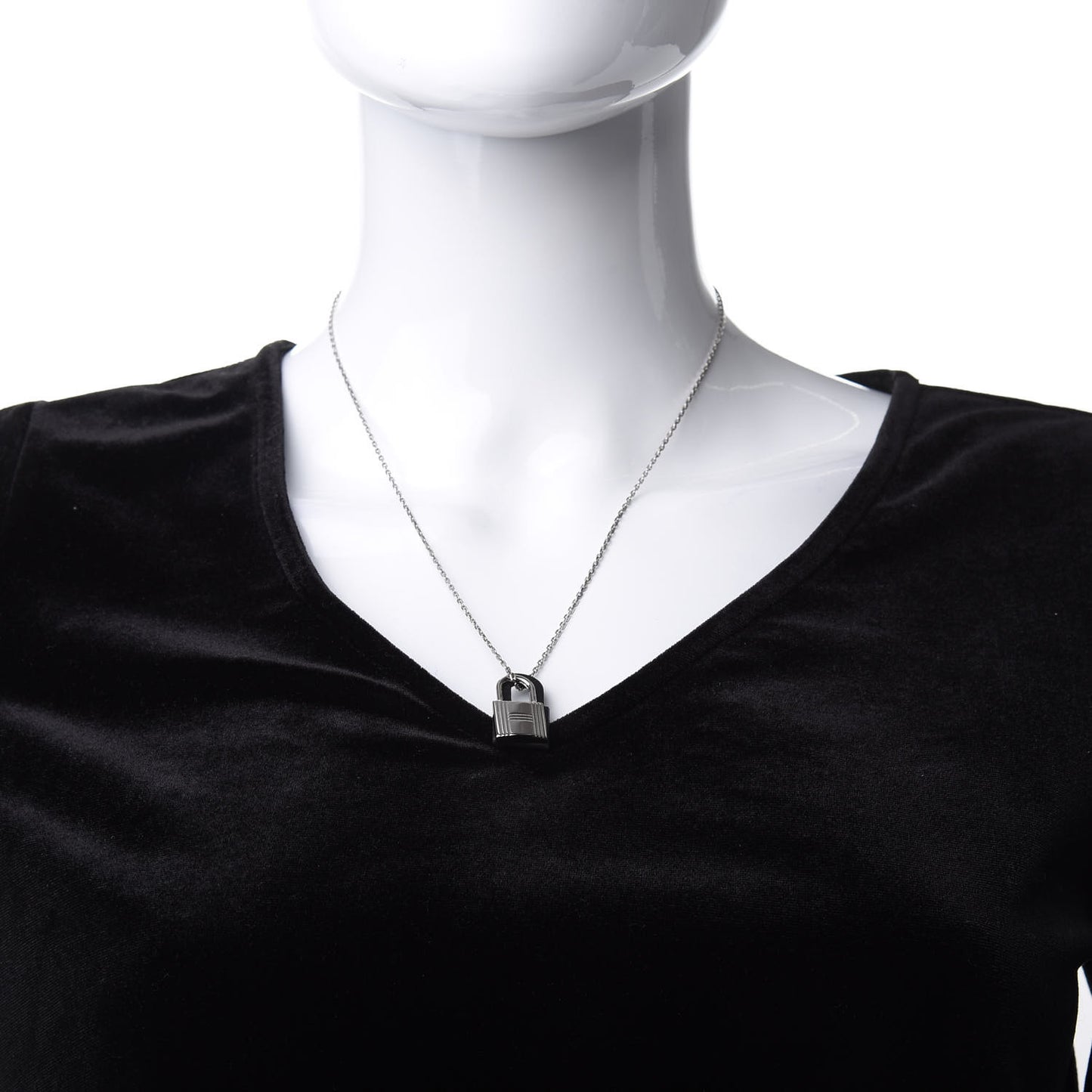 Swift Small O'Kelly Pendant Necklace Black