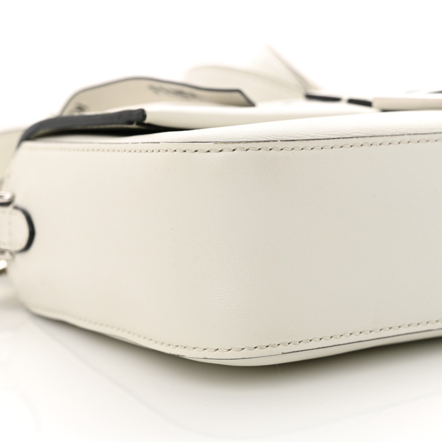 X MARC JACOBS Nappa Logo Medium Baguette White