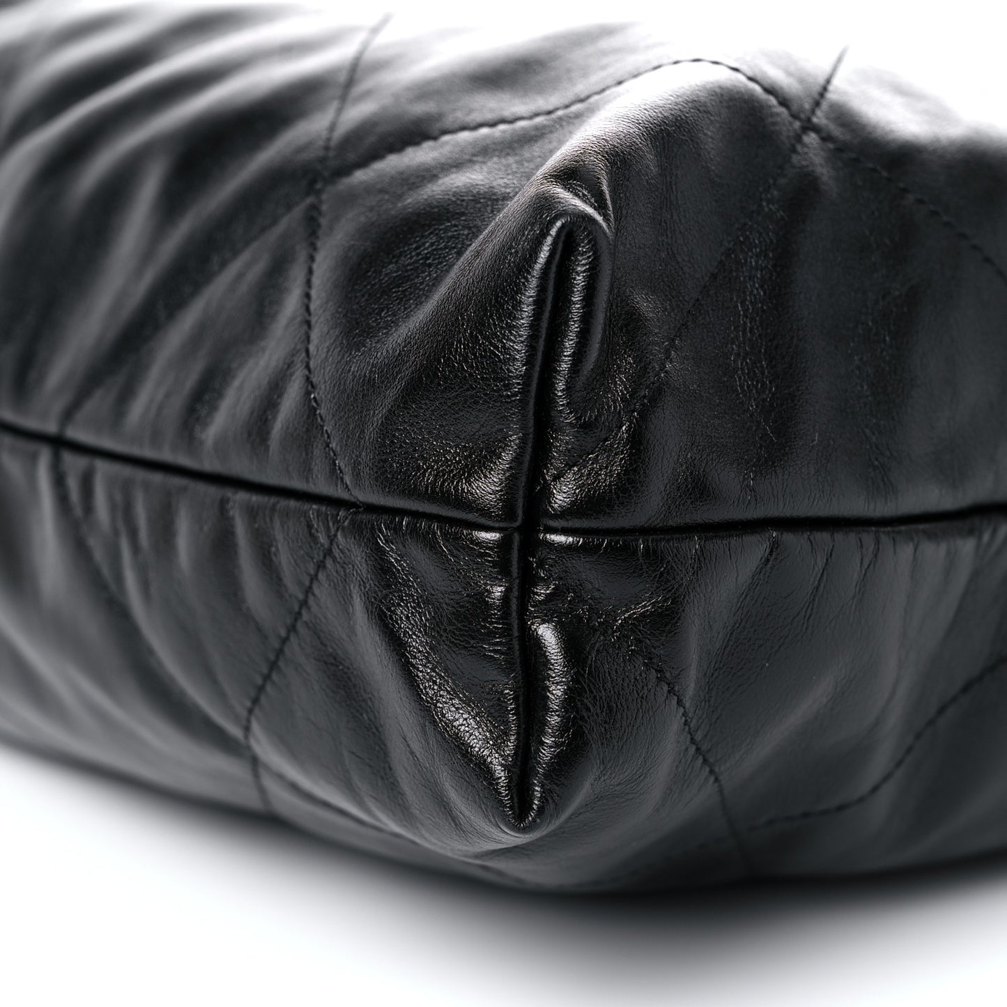 Shiny Calfskin Quilted Chanel 22 Black