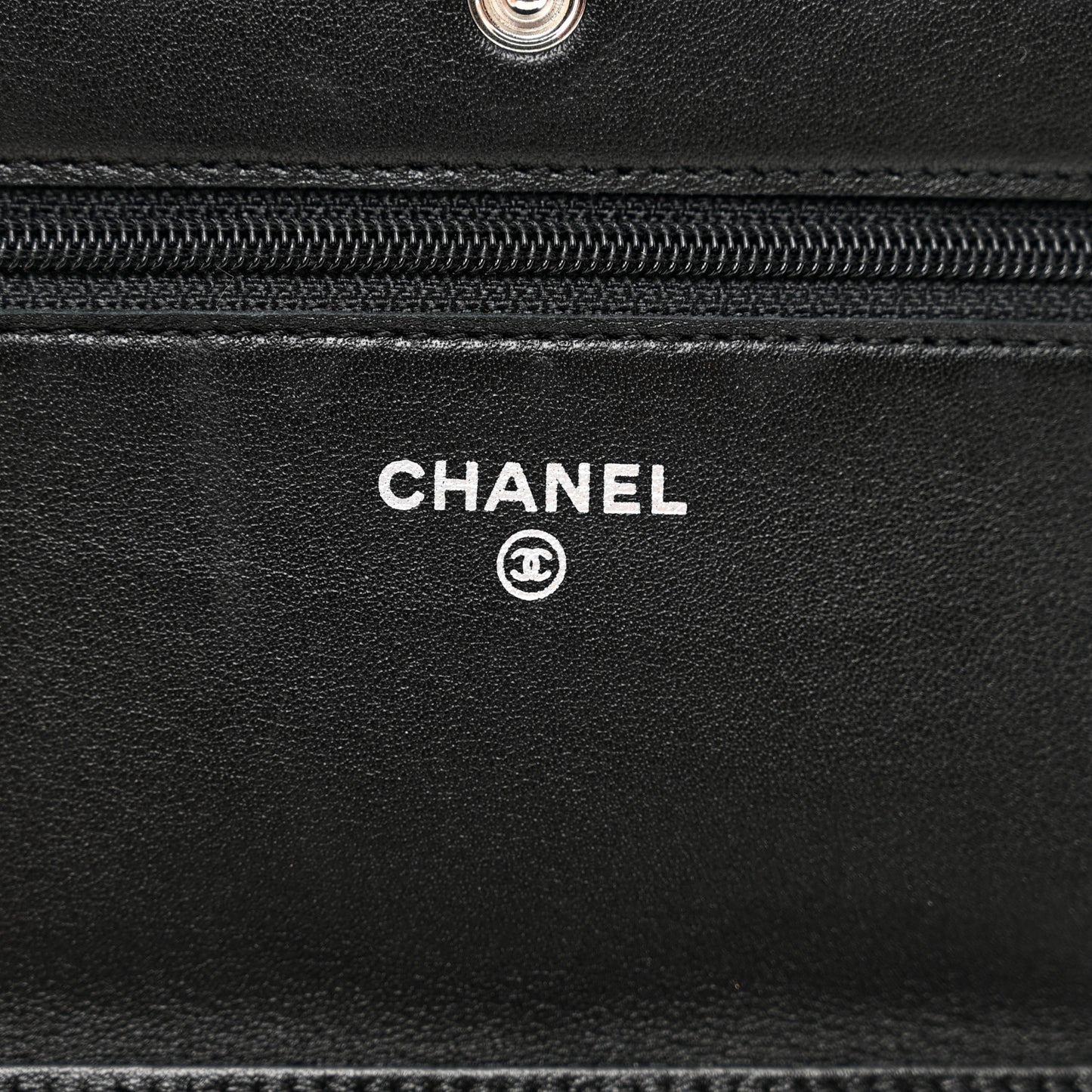 Patent Quilted Wallet On Chain WOC Black