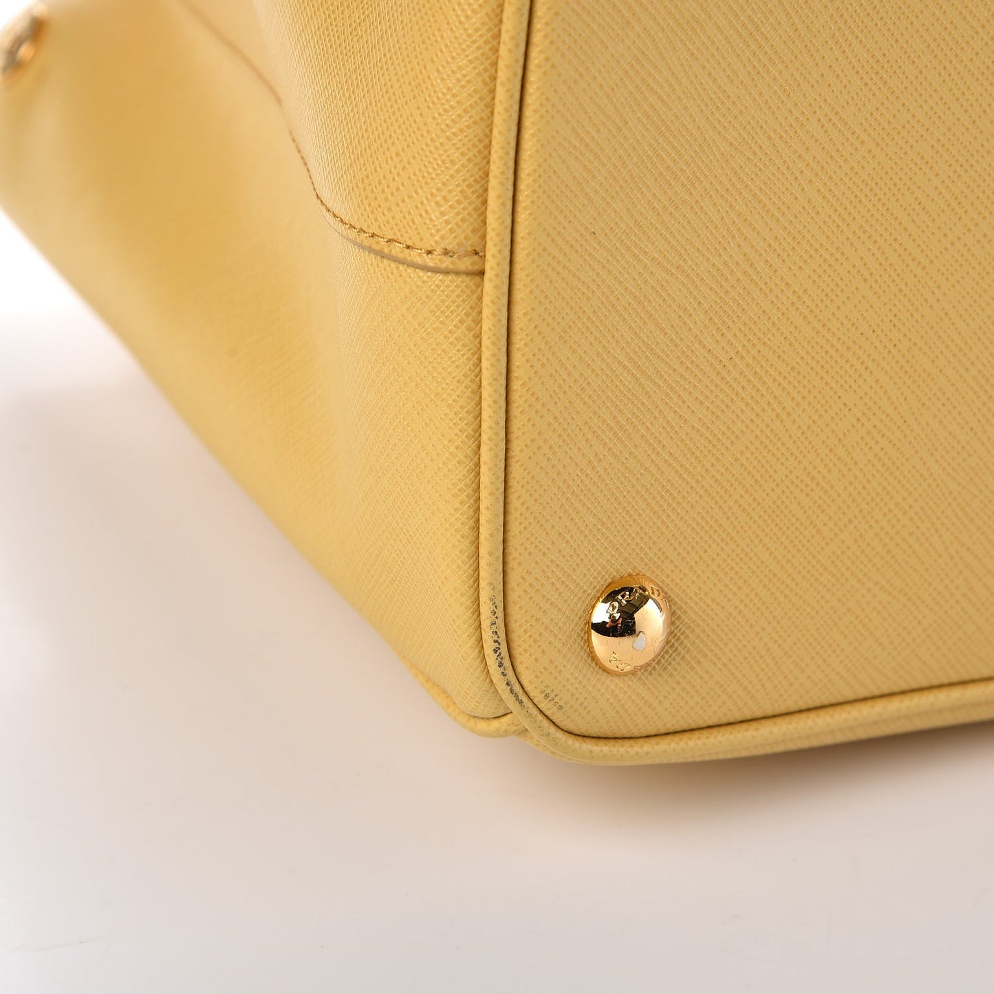 Saffiano Medium Galleria Double Zip Tote Ginestra