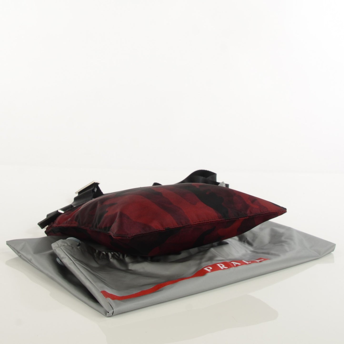 Tessuto Nylon Camouflage Print Flat Messenger Bag Bordeaux