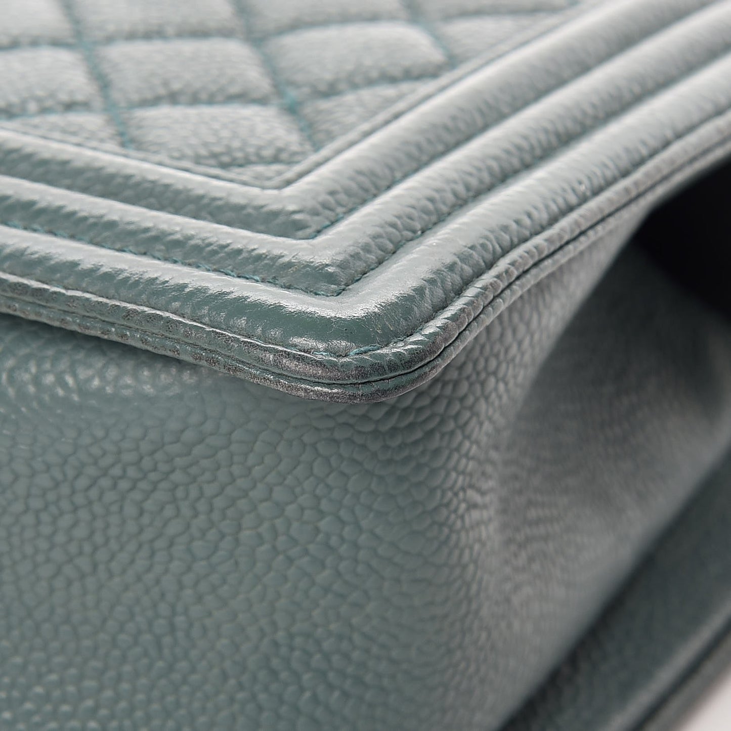 Caviar Quilted Medium Boy Flap Dark Green