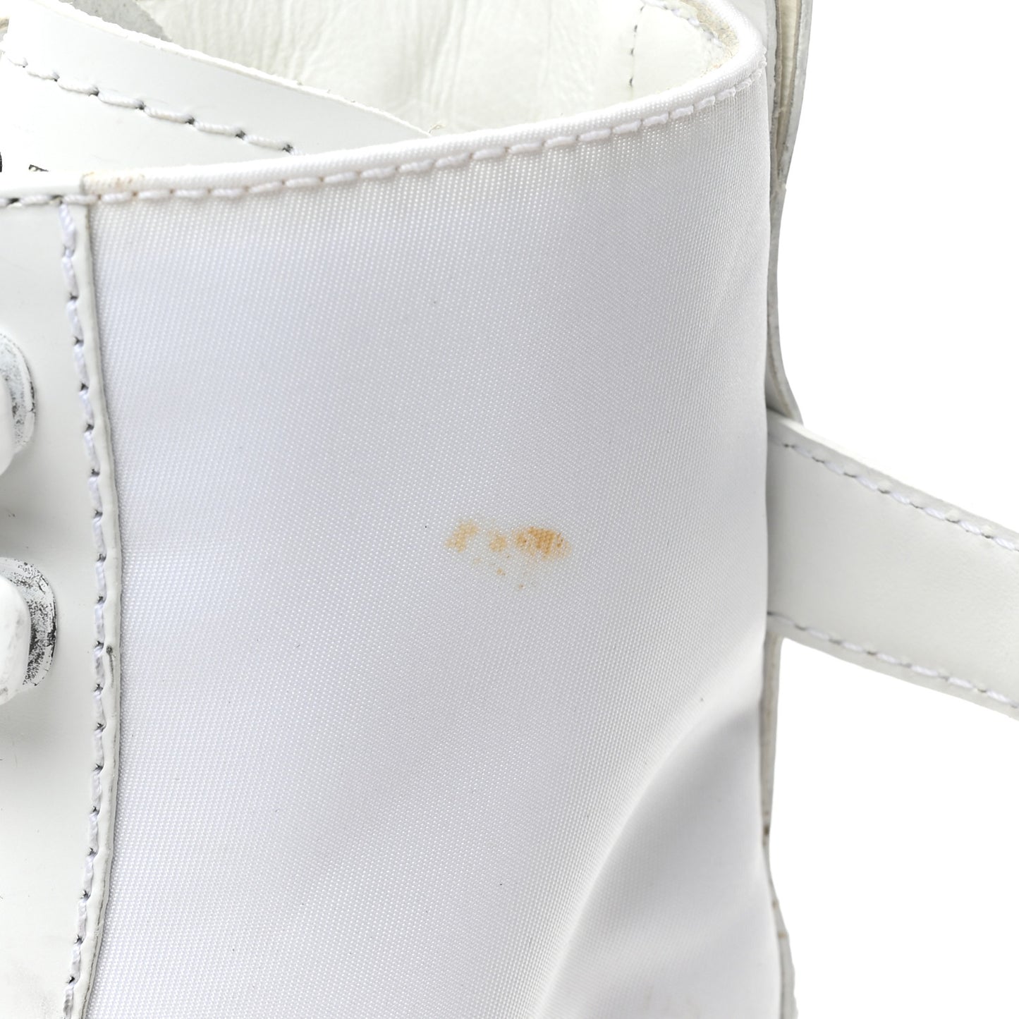 Spazzolato Rois Re-Nylon Metal Triangle Logo Monolith Pouch Pocket 55mm Boots 36 White