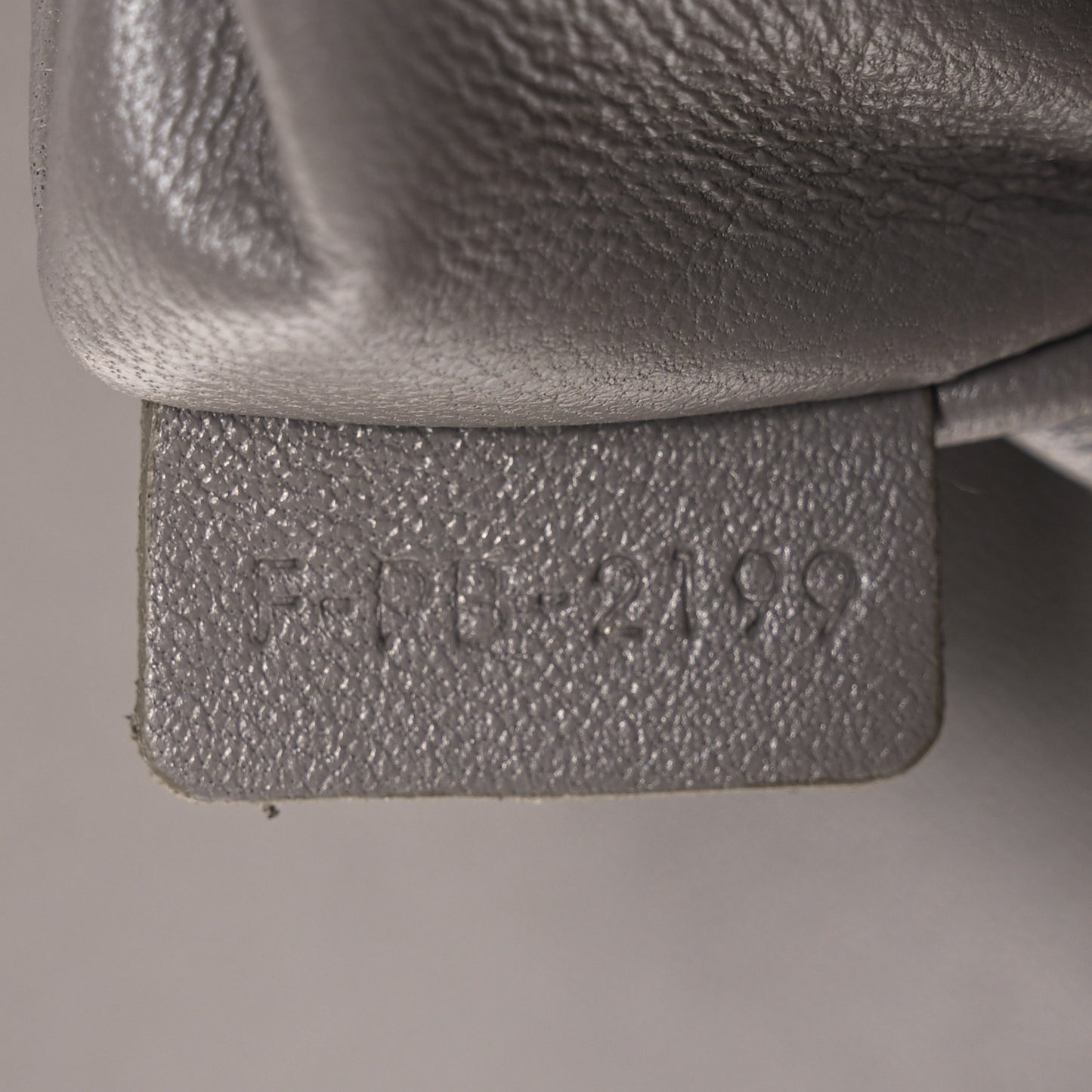 Shiny Calfskin Medium Triomphe Pebble