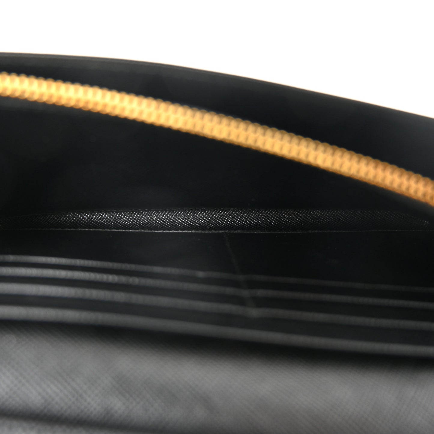Saffiano Metal Oro Chain Wallet Black