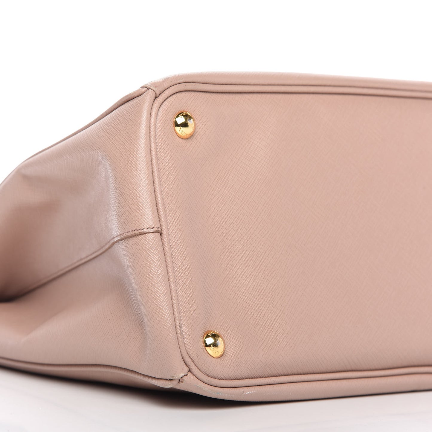 Saffiano Lux Medium Tote Cammeo