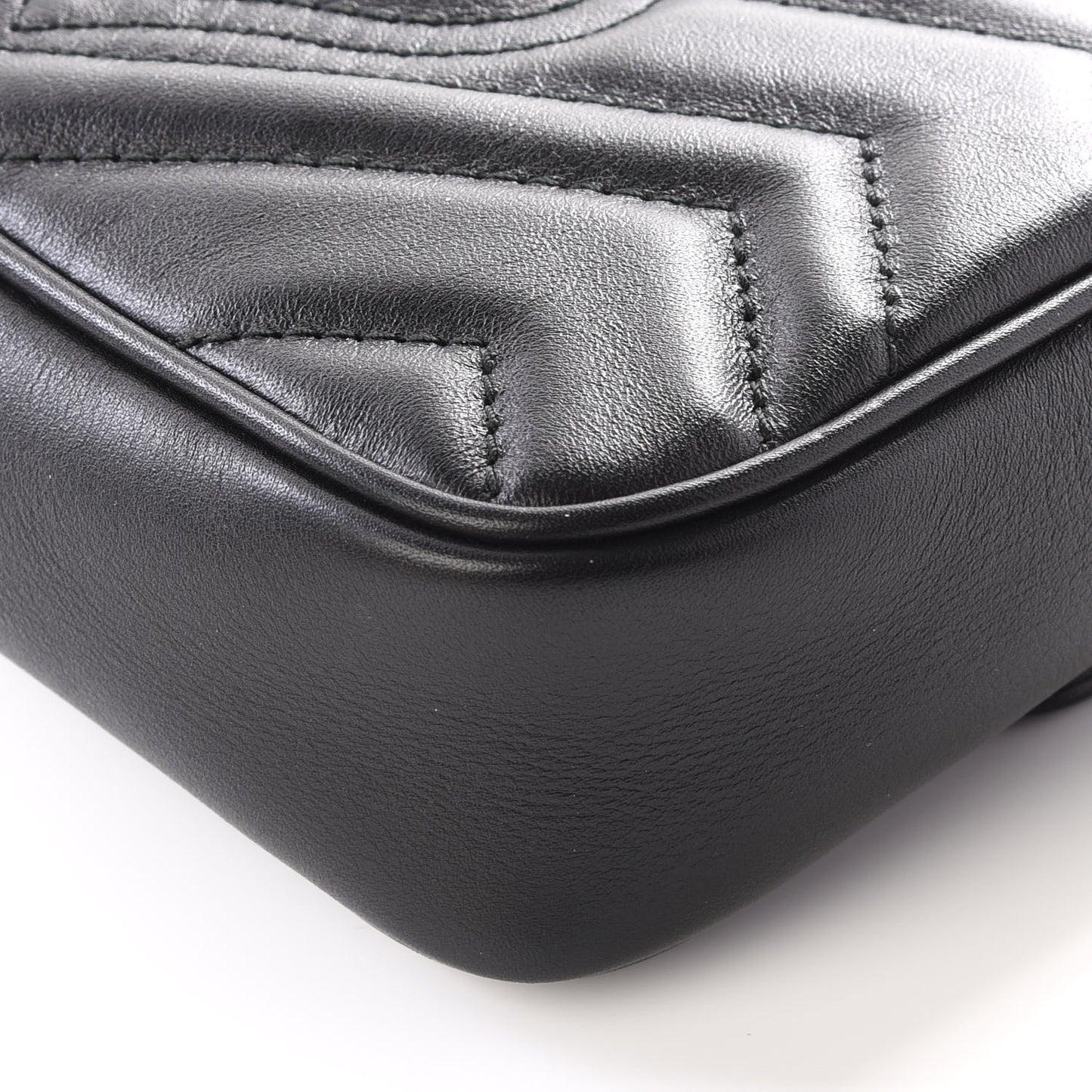 Calfskin Matelasse Super Mini GG Marmont Shoulder Bag Black