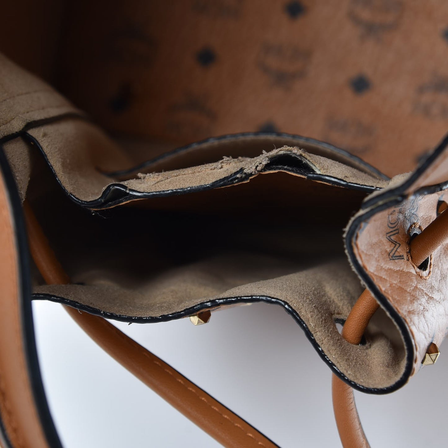 Visetos Studded Drawstring Bag Cognac Gold