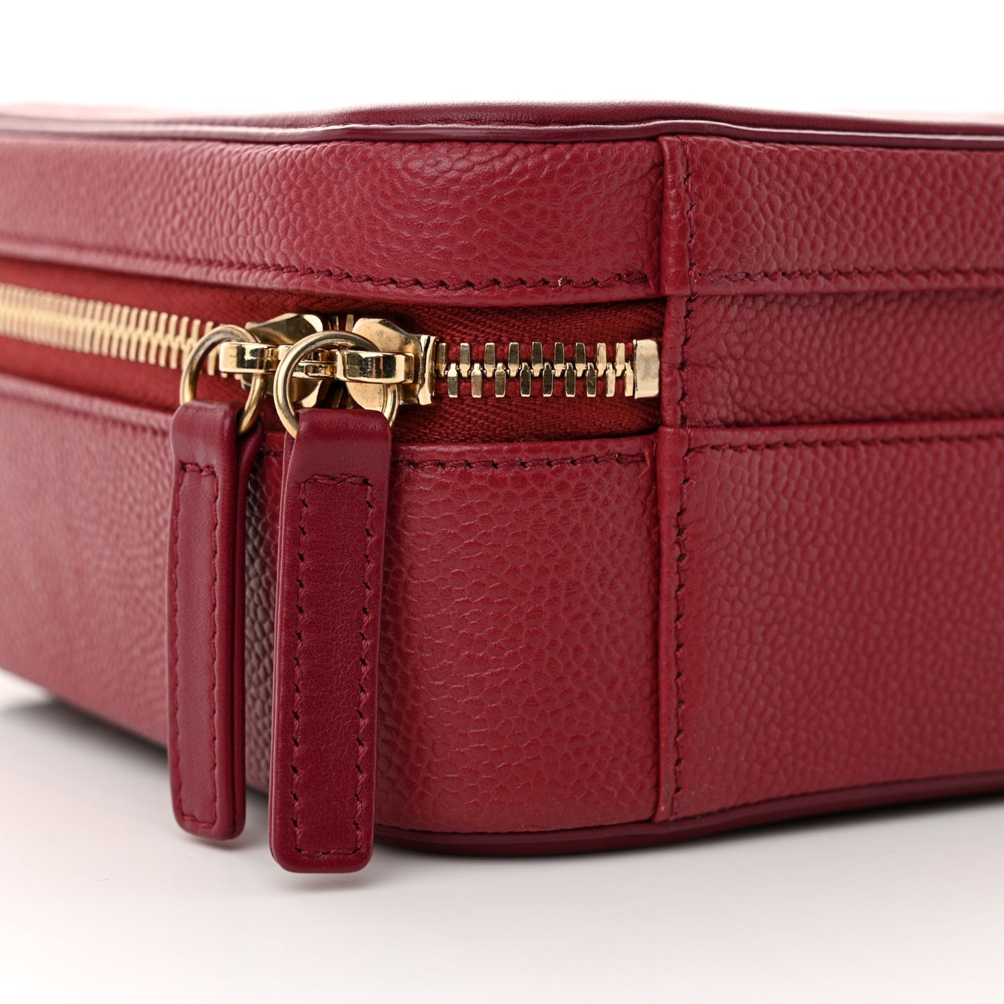 Caviar Quilted Medium CC Filigree Vanity Case Red