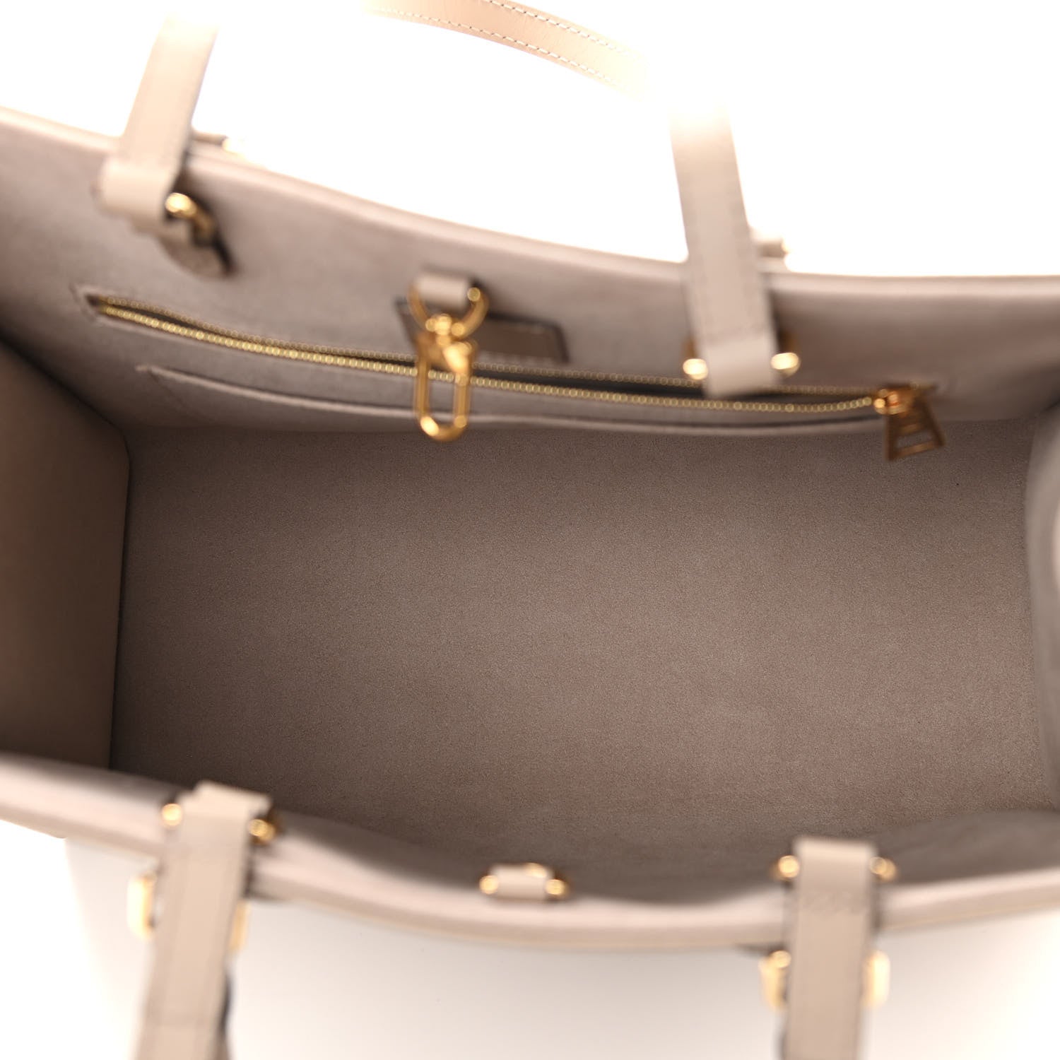 Louis Vuitton Empreinte Monogram Giant Onthego MM Tourterelle Creme 5 of 9