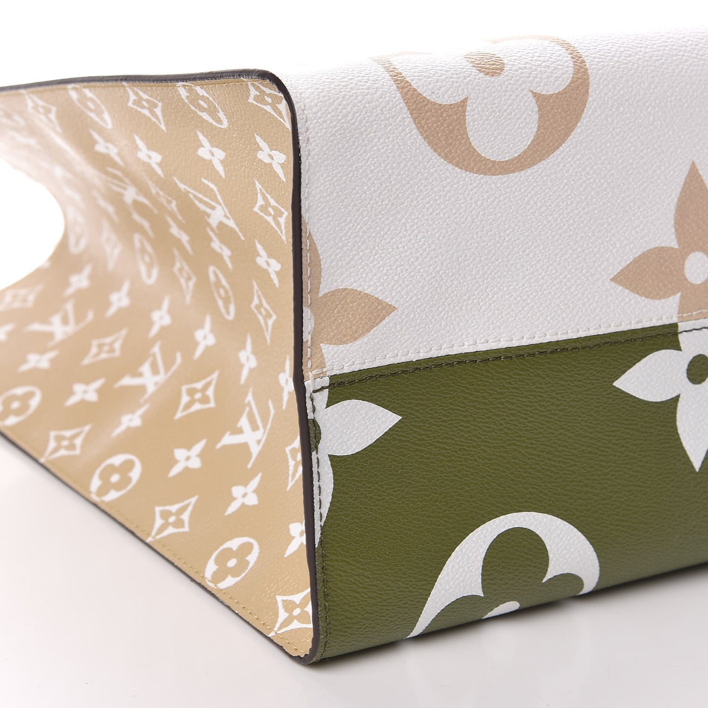 Monogram Giant Onthego GM Kaki Beige