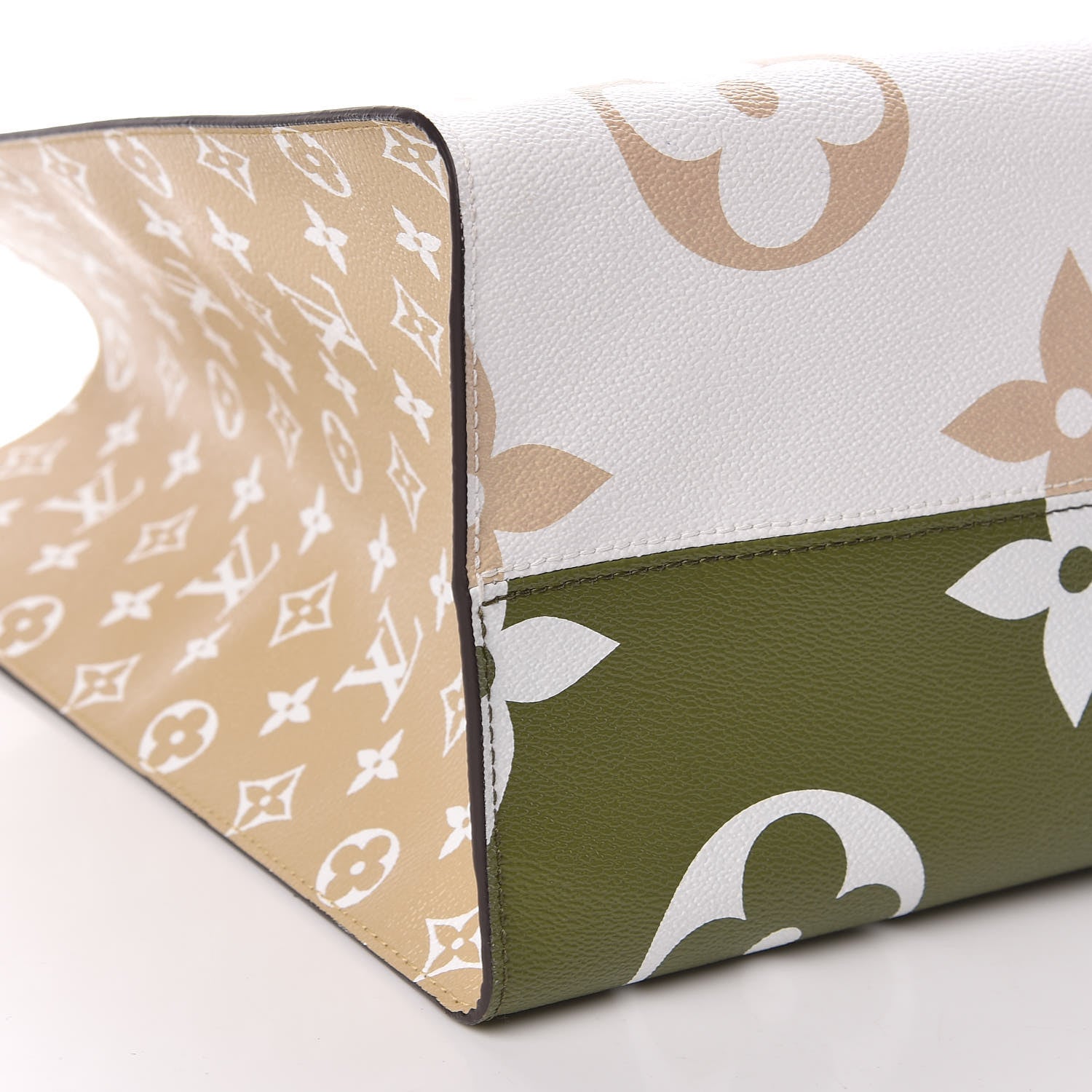 Louis Vuitton Monogram Giant Onthego GM Kaki Beige 9 of 11