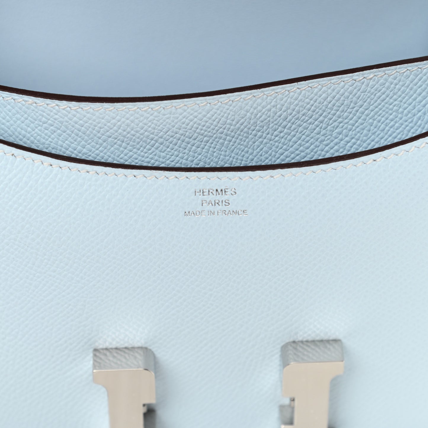 Epsom Constance 18 Bleu Brume
