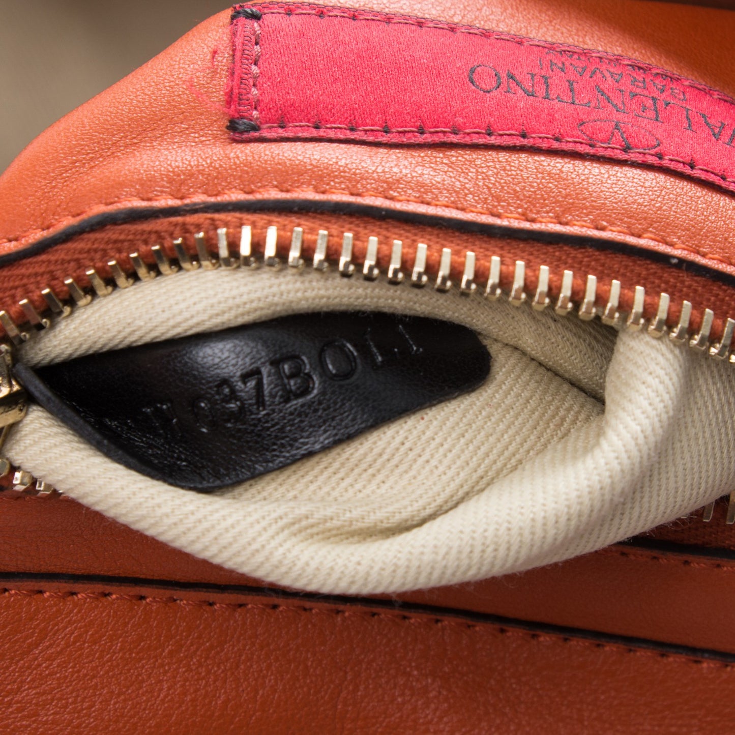 Vitello Small Rockstud Tote English Red
