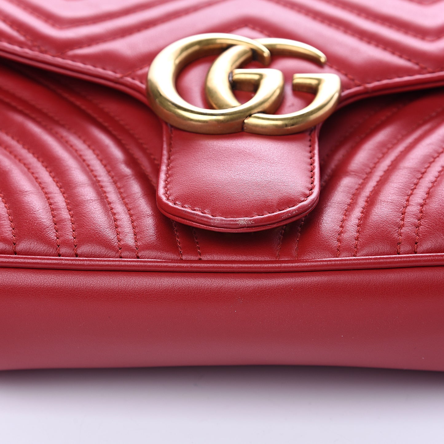 Calfskin Matelasse Small GG Marmont Shoulder Bag Hibiscus Red
