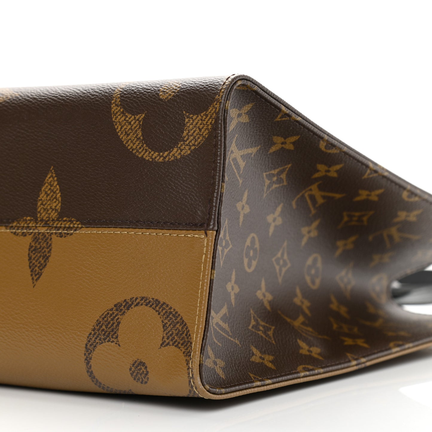 Reverse Monogram Giant Onthego MM