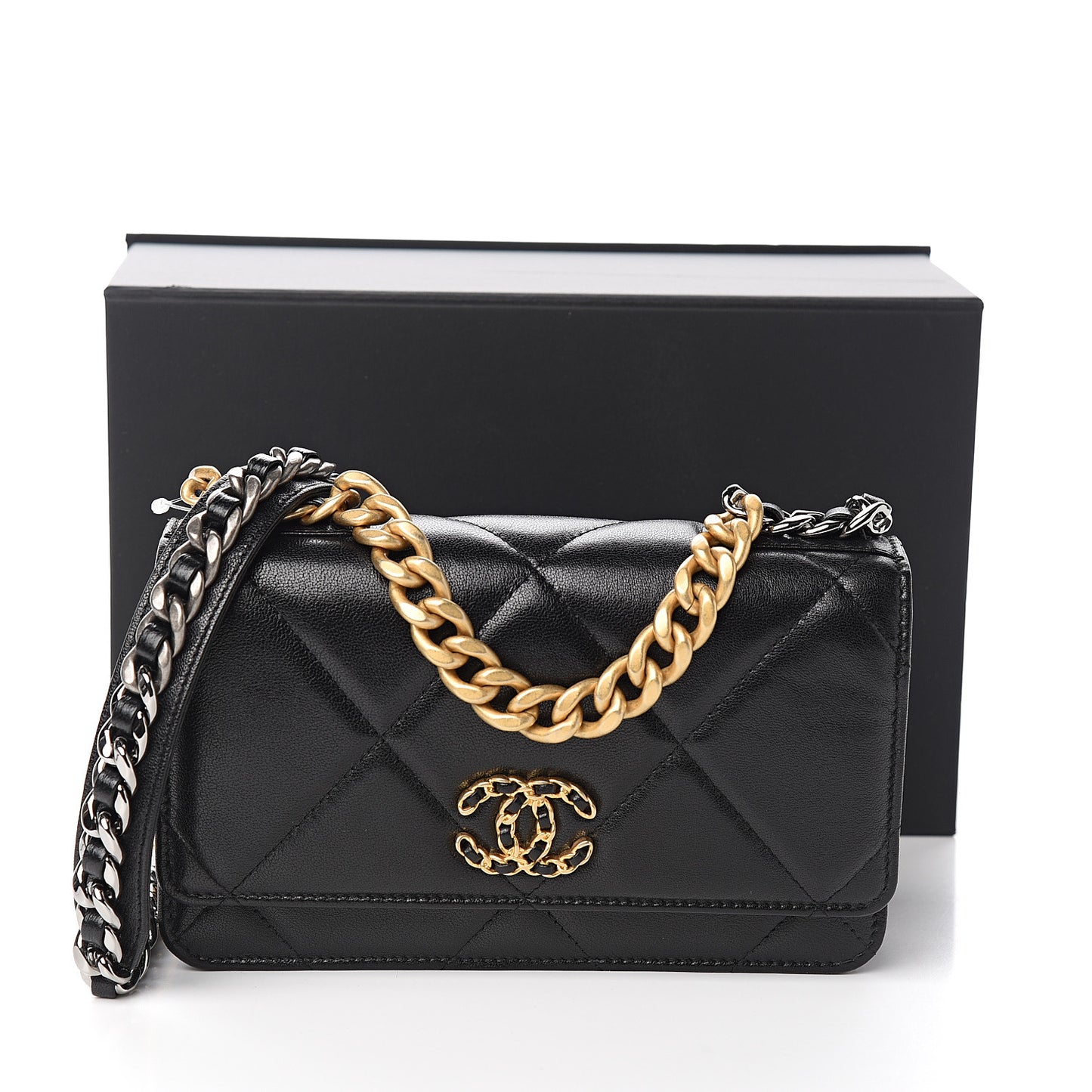 Lambskin Quilted 19 Wallet On Chain WOC Black