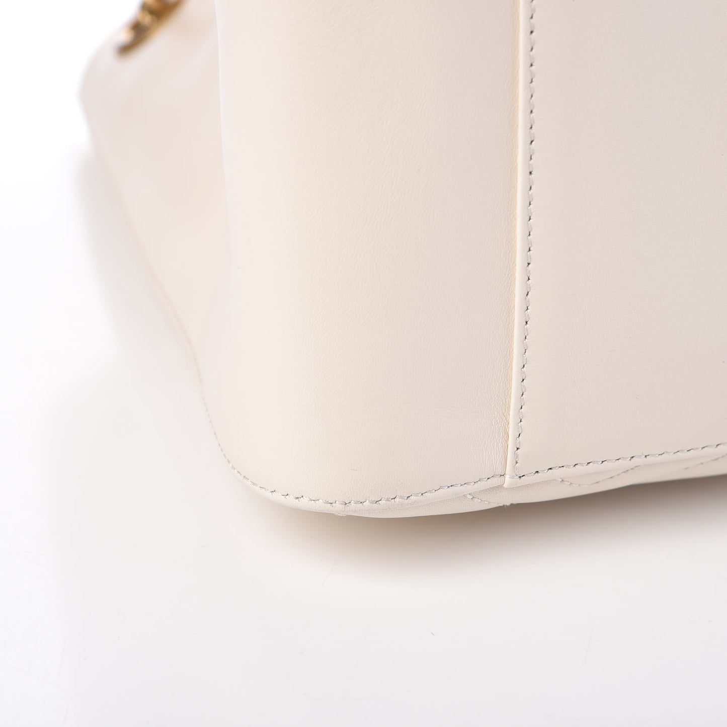 Calfskin Matelasse Medium GG Marmont Shoulder Tote Bag White