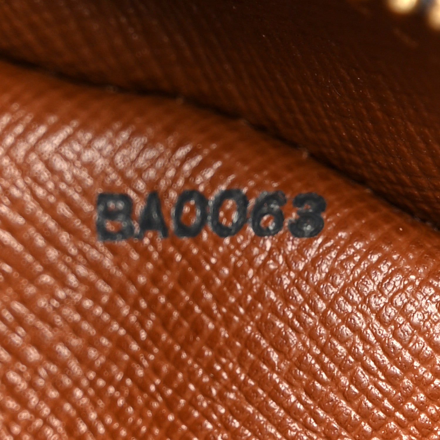 Louis Vuitton Monogram Blois 7 of 10