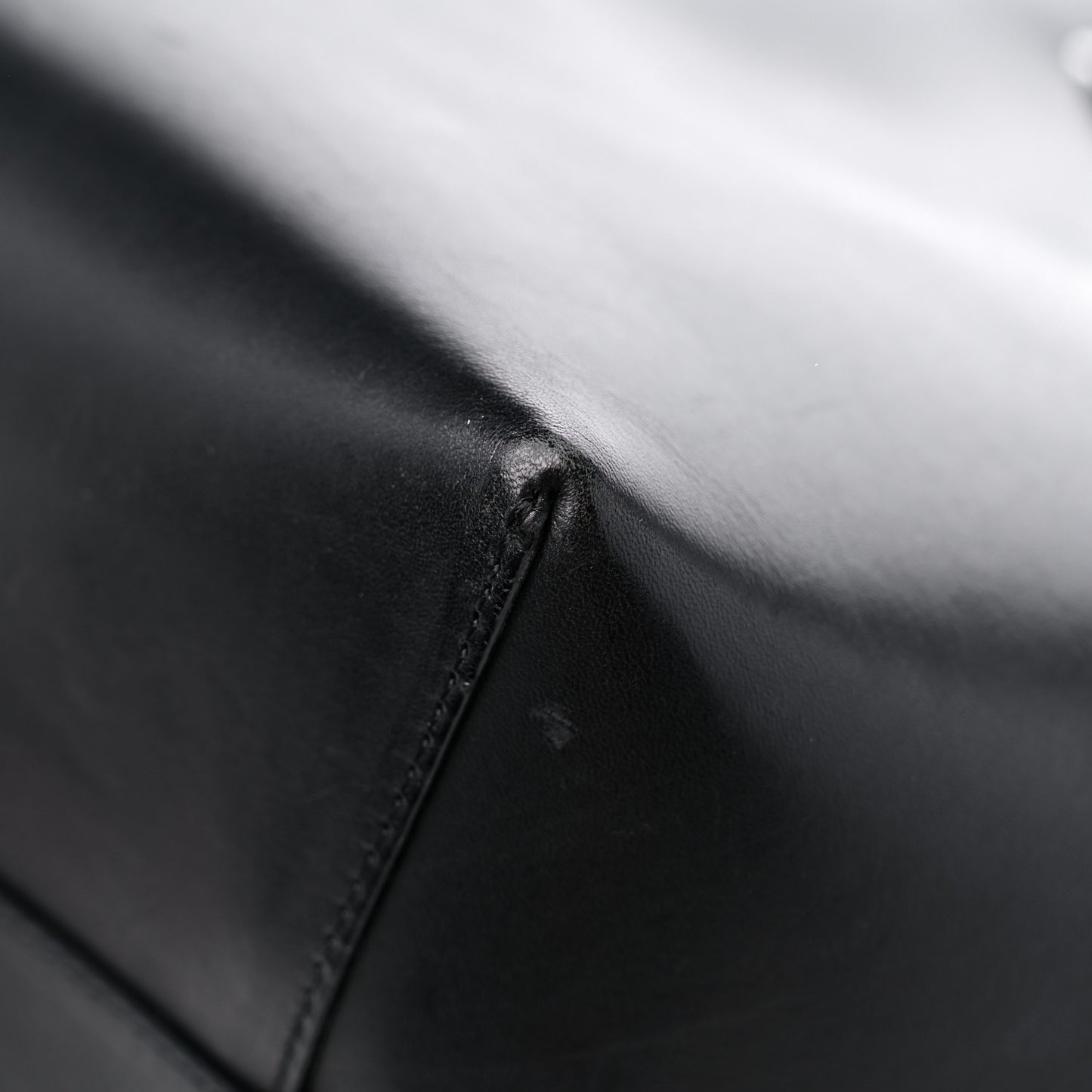 Vegetable Tanned Calfskin Bucket Bag Black Oro