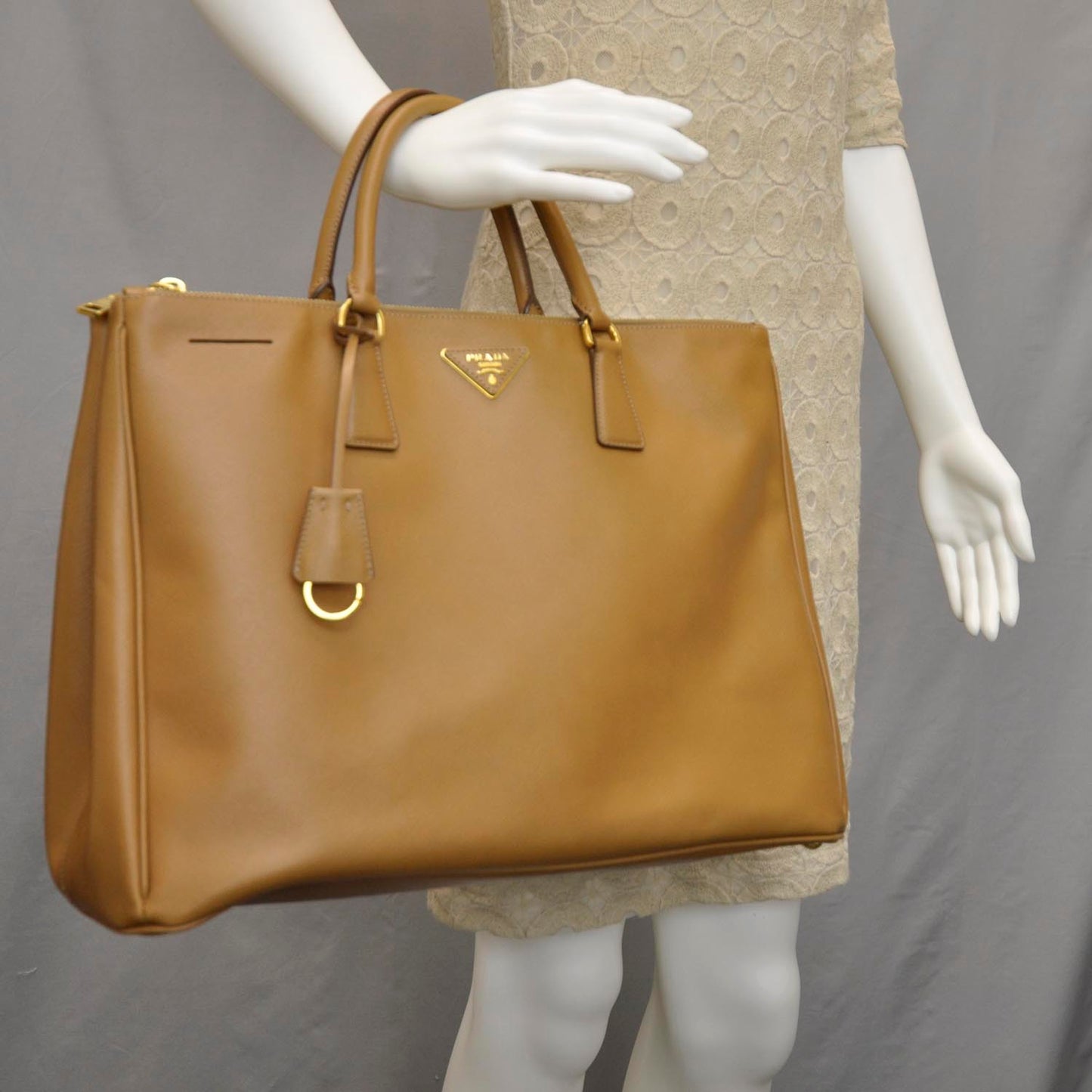 Saffiano Lux Large Tote Caramel