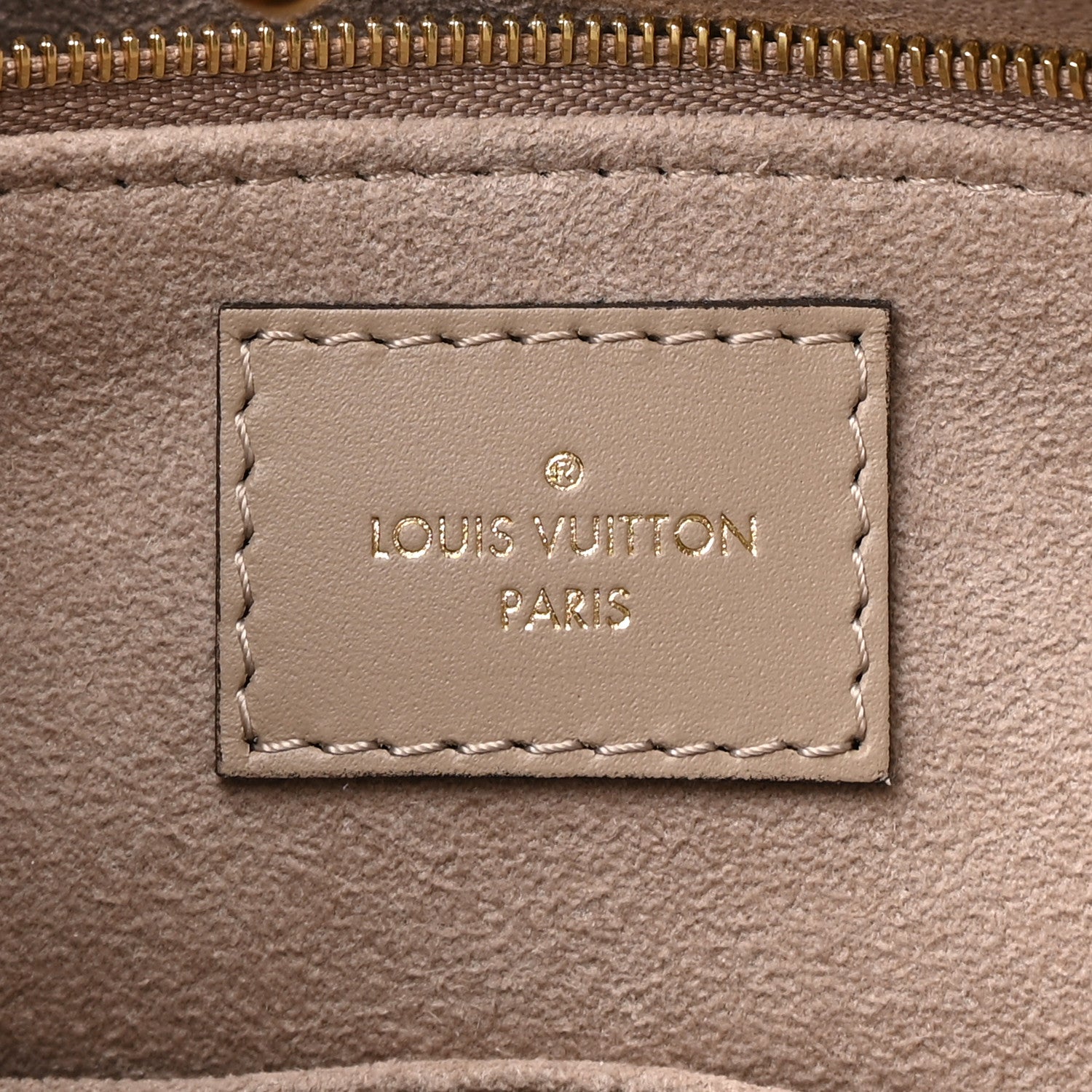 Louis Vuitton Empreinte Monogram Giant Onthego MM Tourterelle 6 of 9