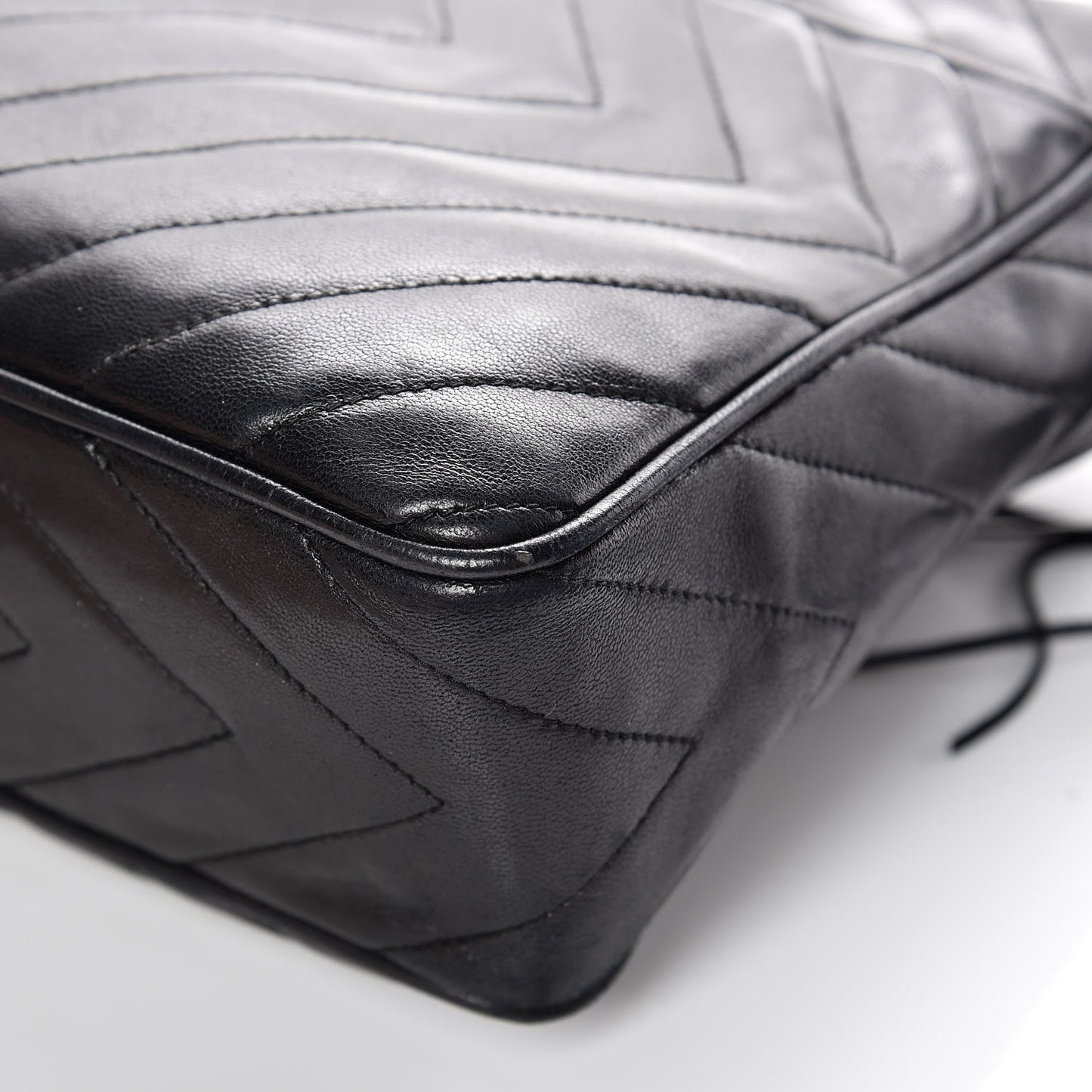 Lambskin Chevron Quilted Tassel Camera Case Black