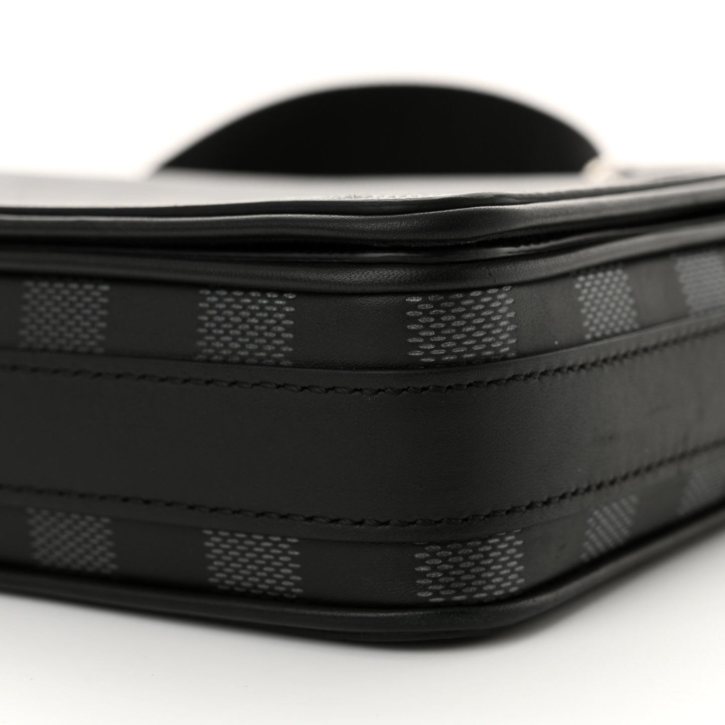 Damier Infini 3D Studio Messenger