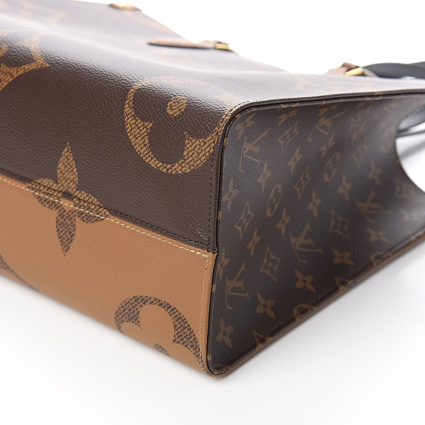 Reverse Monogram Giant Onthego MM