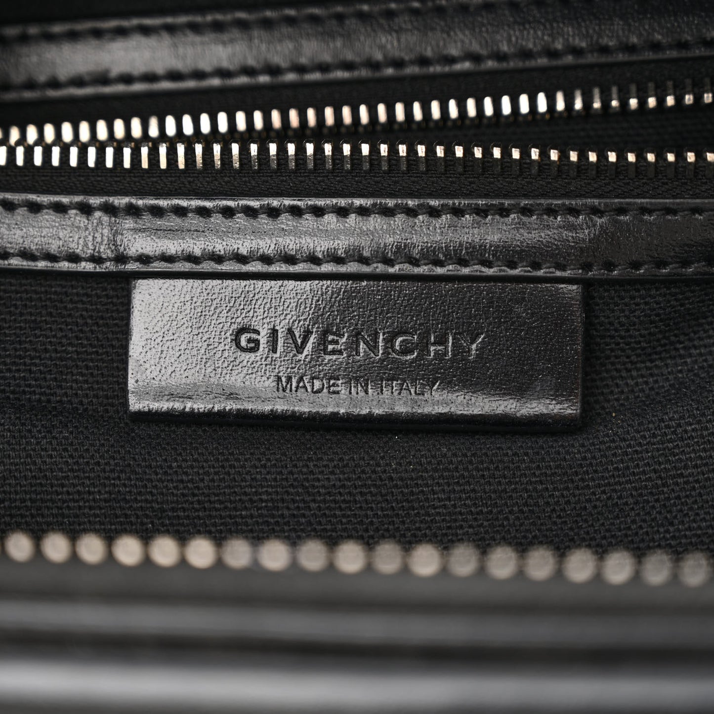 Shiny Lord Calfskin Small Antigona Black